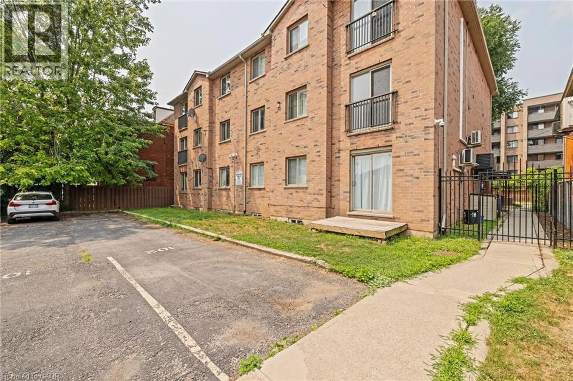 #104 28 VICTORIA AVENUE N - Image 18