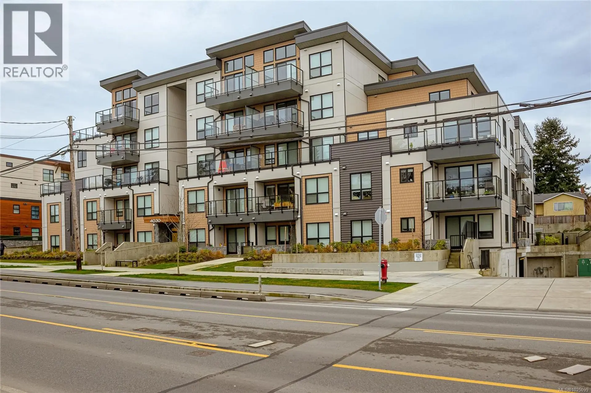 Property at #203 4030 Shelbourne St, Saanich, BC