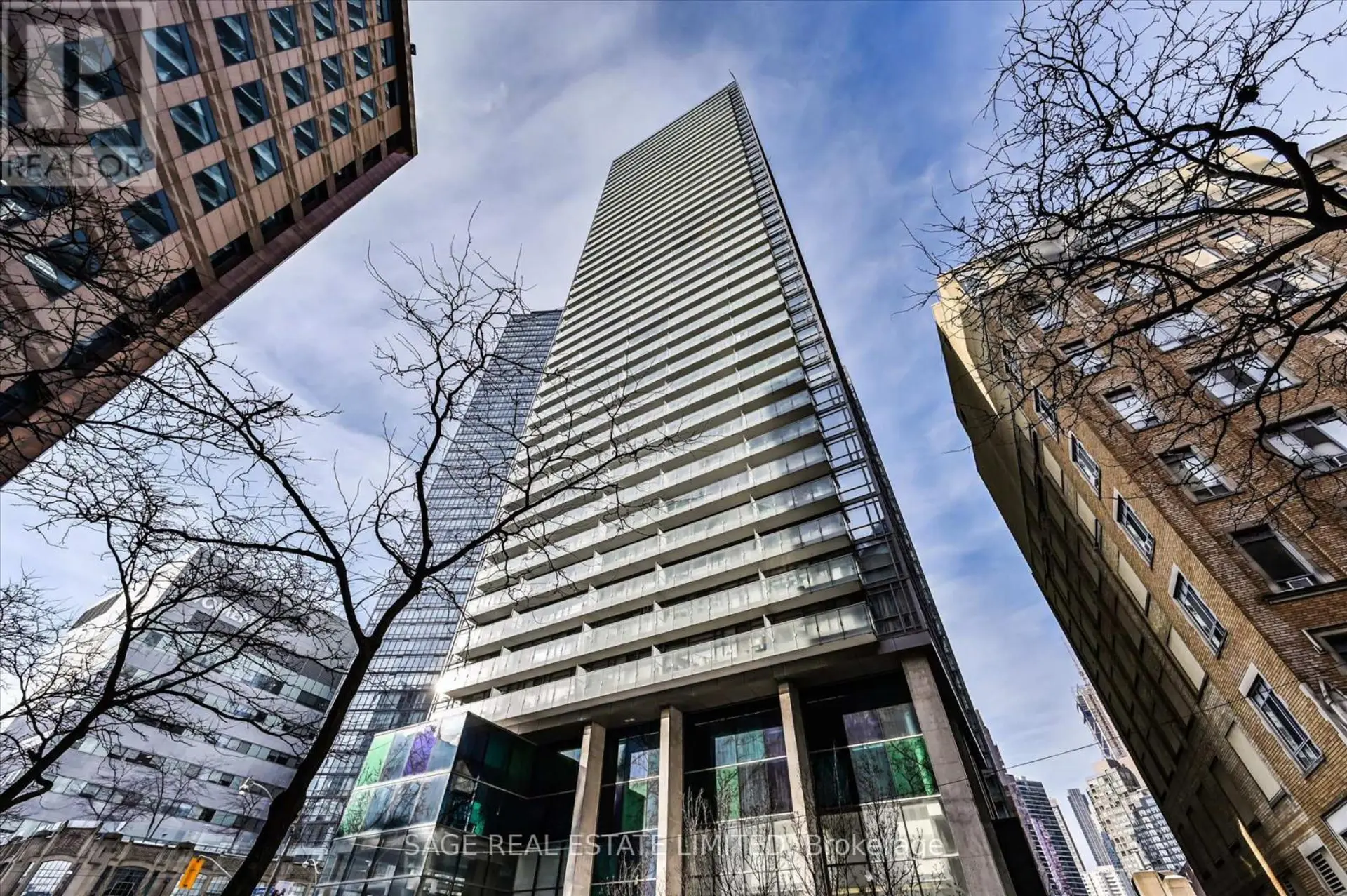 #902 38 GRENVILLE STREET - Image 1