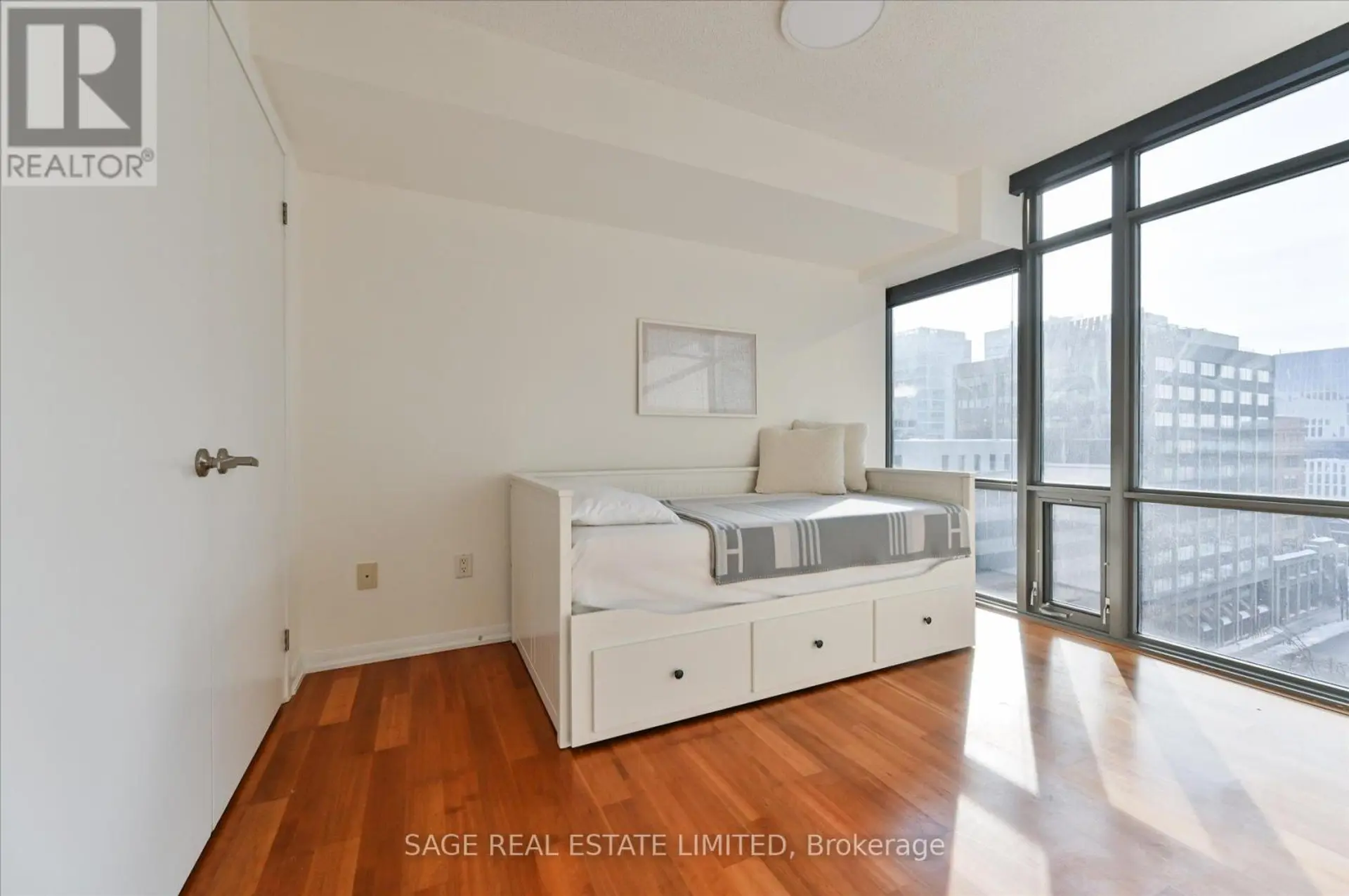 #902 38 GRENVILLE STREET - Image 14
