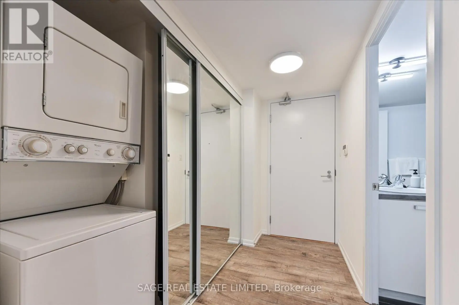 #902 38 GRENVILLE STREET - Image 17