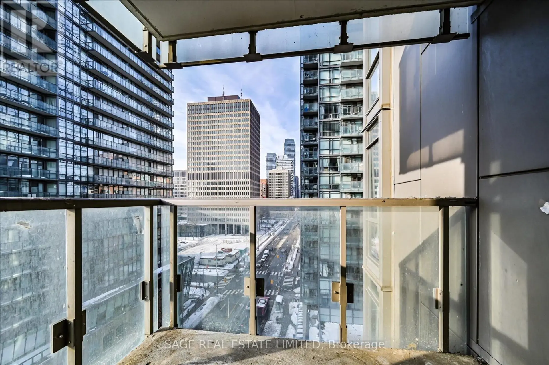 #902 38 GRENVILLE STREET - Image 18