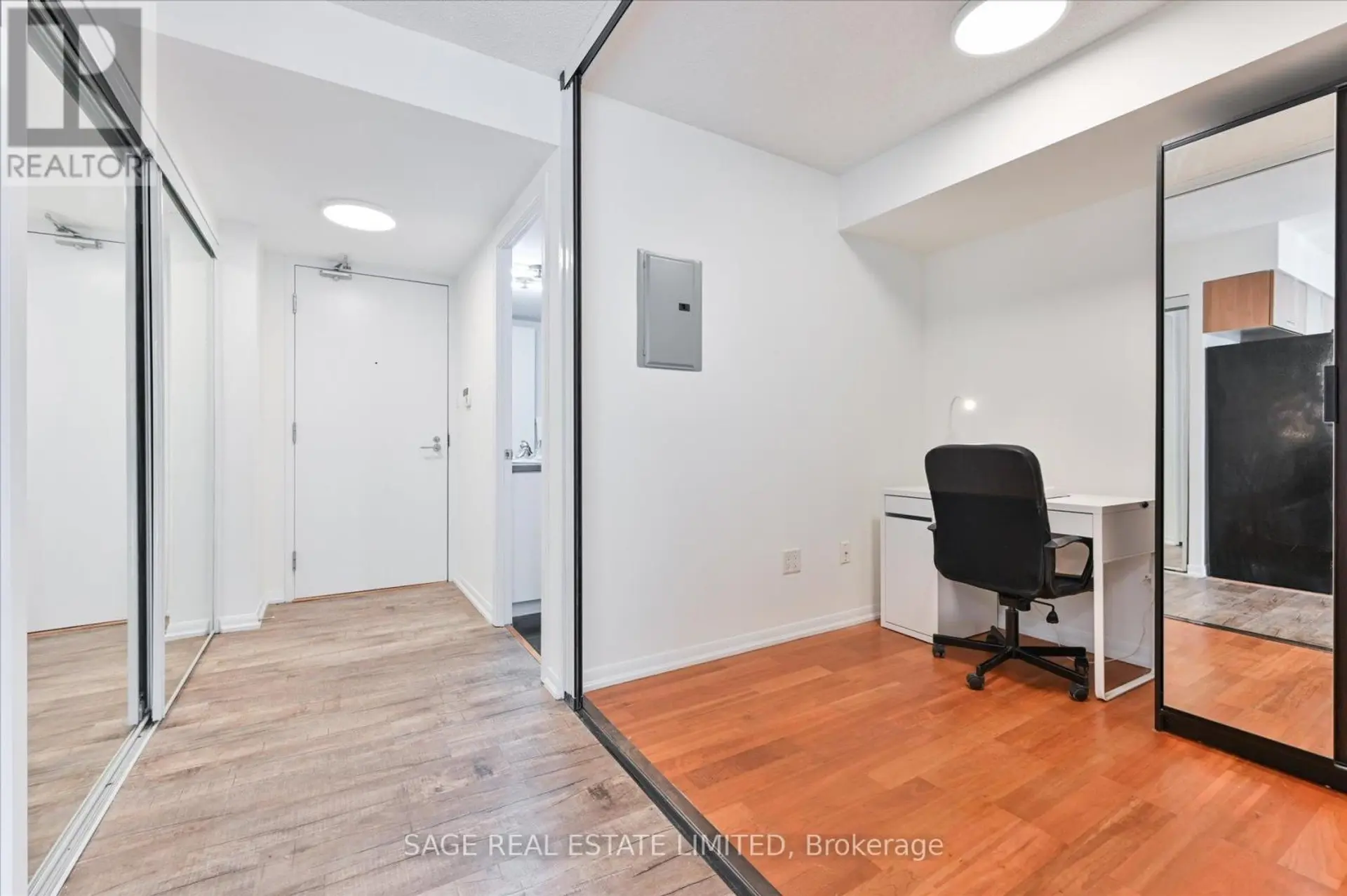 #902 38 GRENVILLE STREET - Image 3