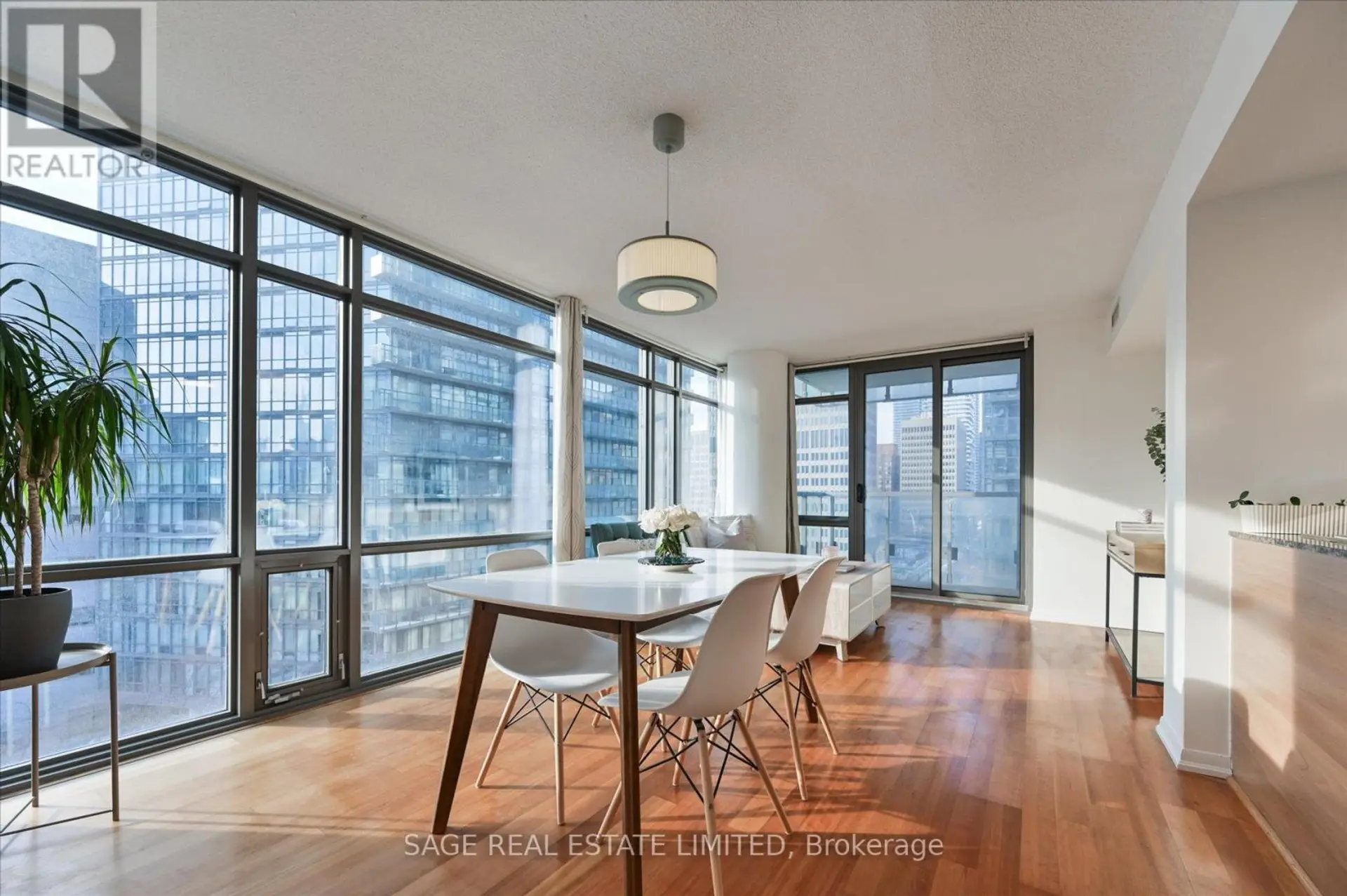#902 38 GRENVILLE STREET - Image 6