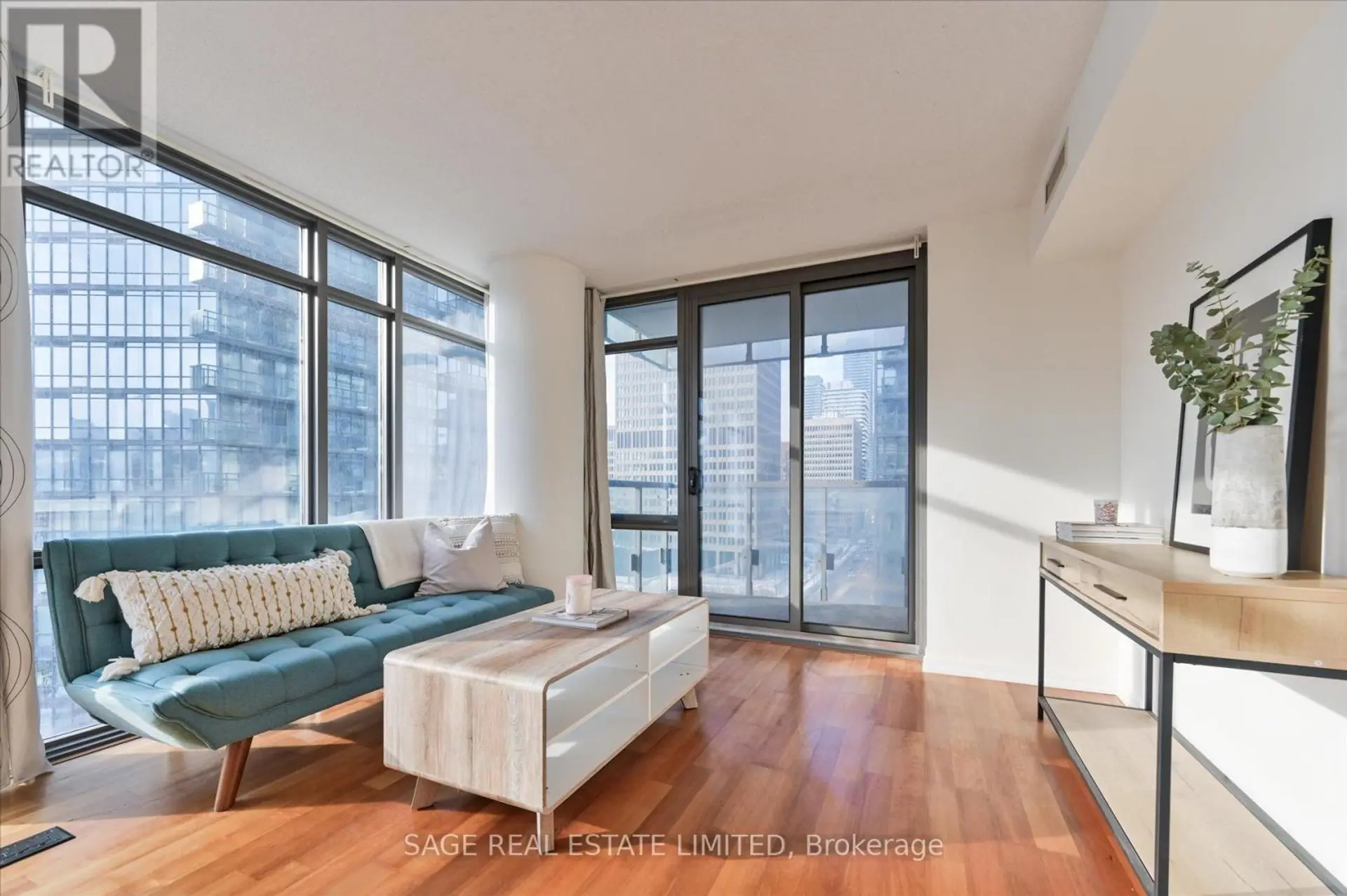 #902 38 GRENVILLE STREET - Image 8