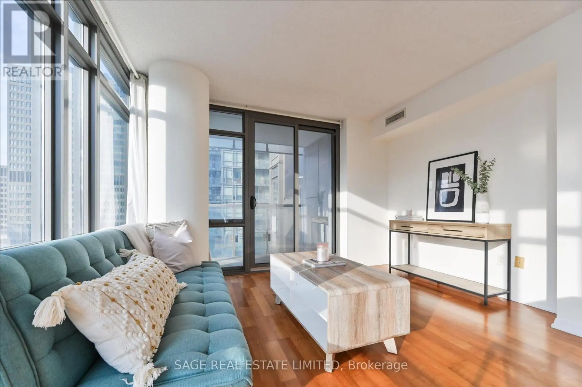 #902 38 GRENVILLE STREET - Image 9