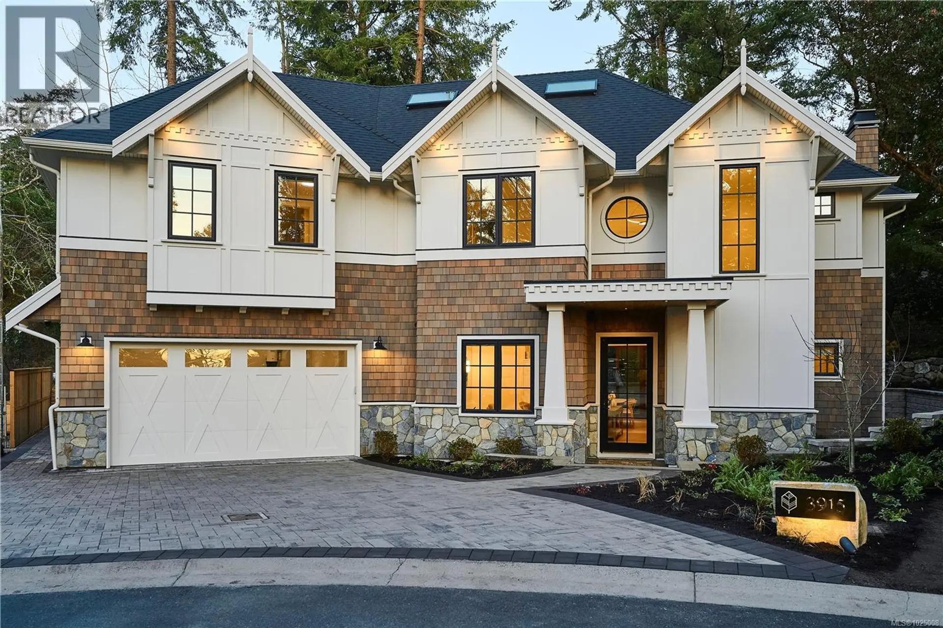 Property at 3915 Woodlands Pl, Saanich, BC