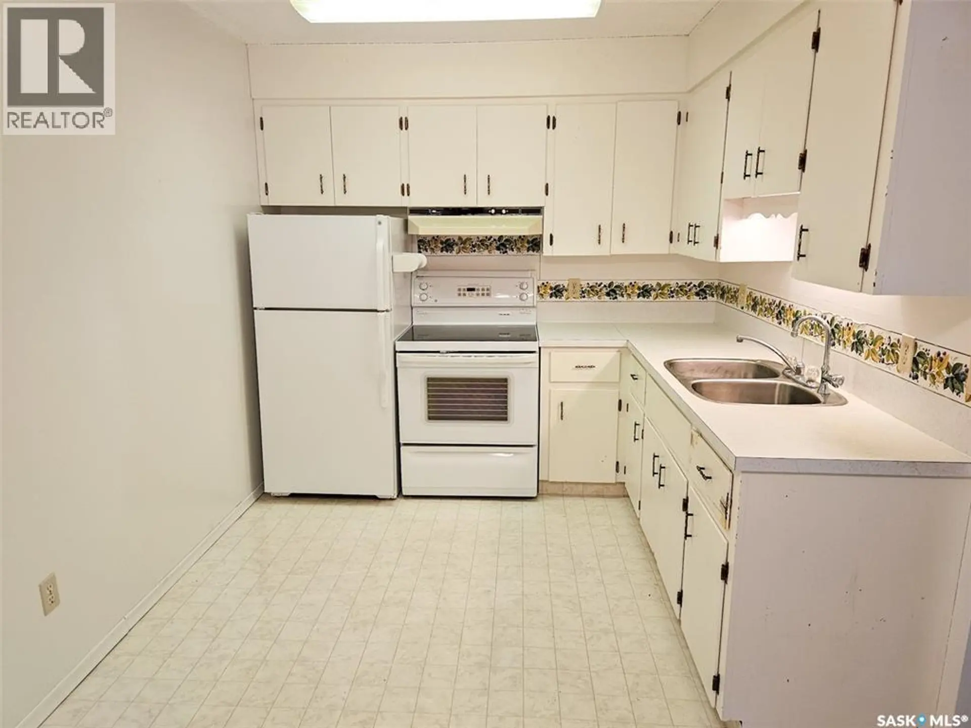 #8 320 13TH AVENUE NE - Image 2
