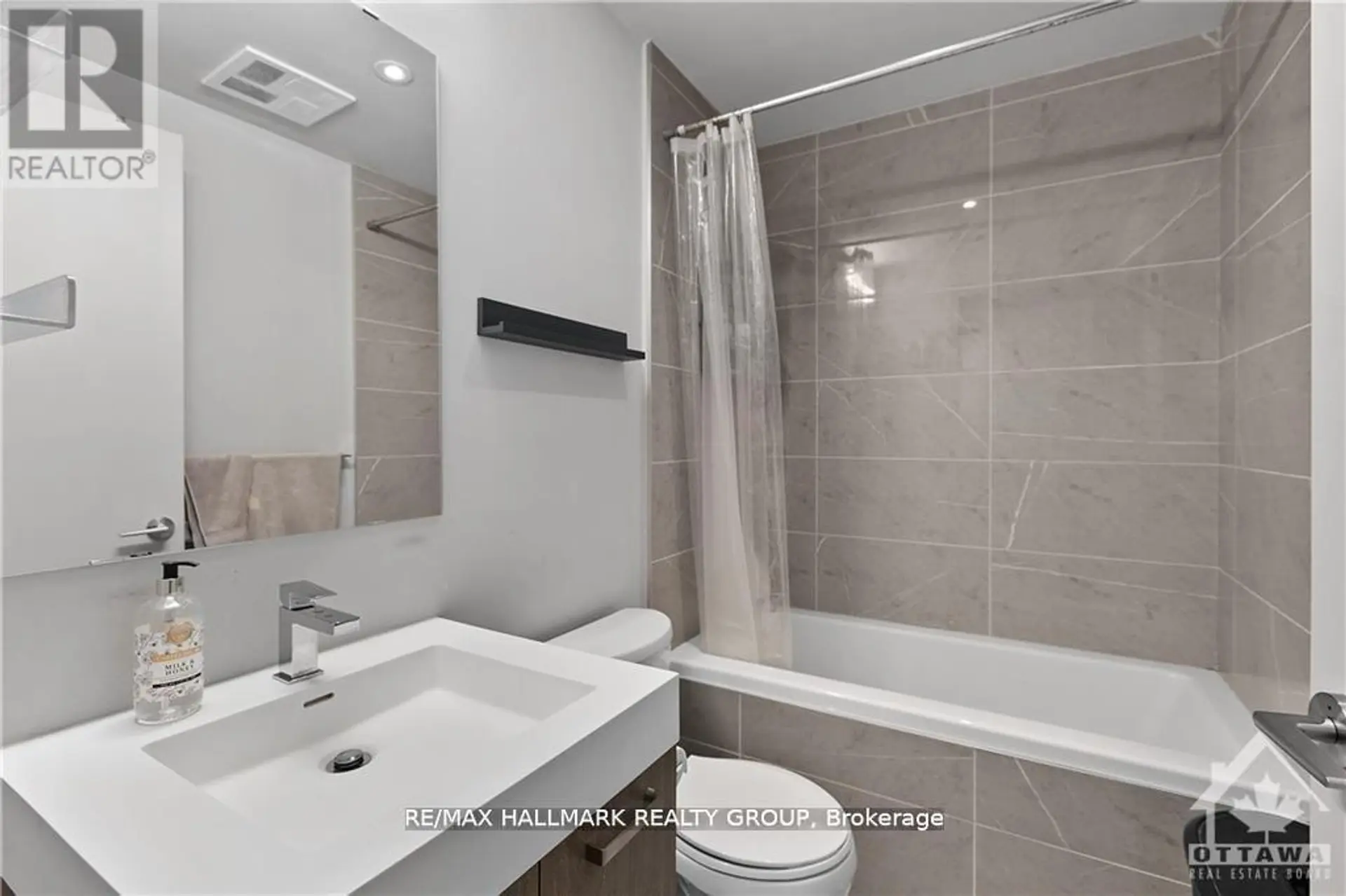 #707 203 CATHERINE STREET - Image 14