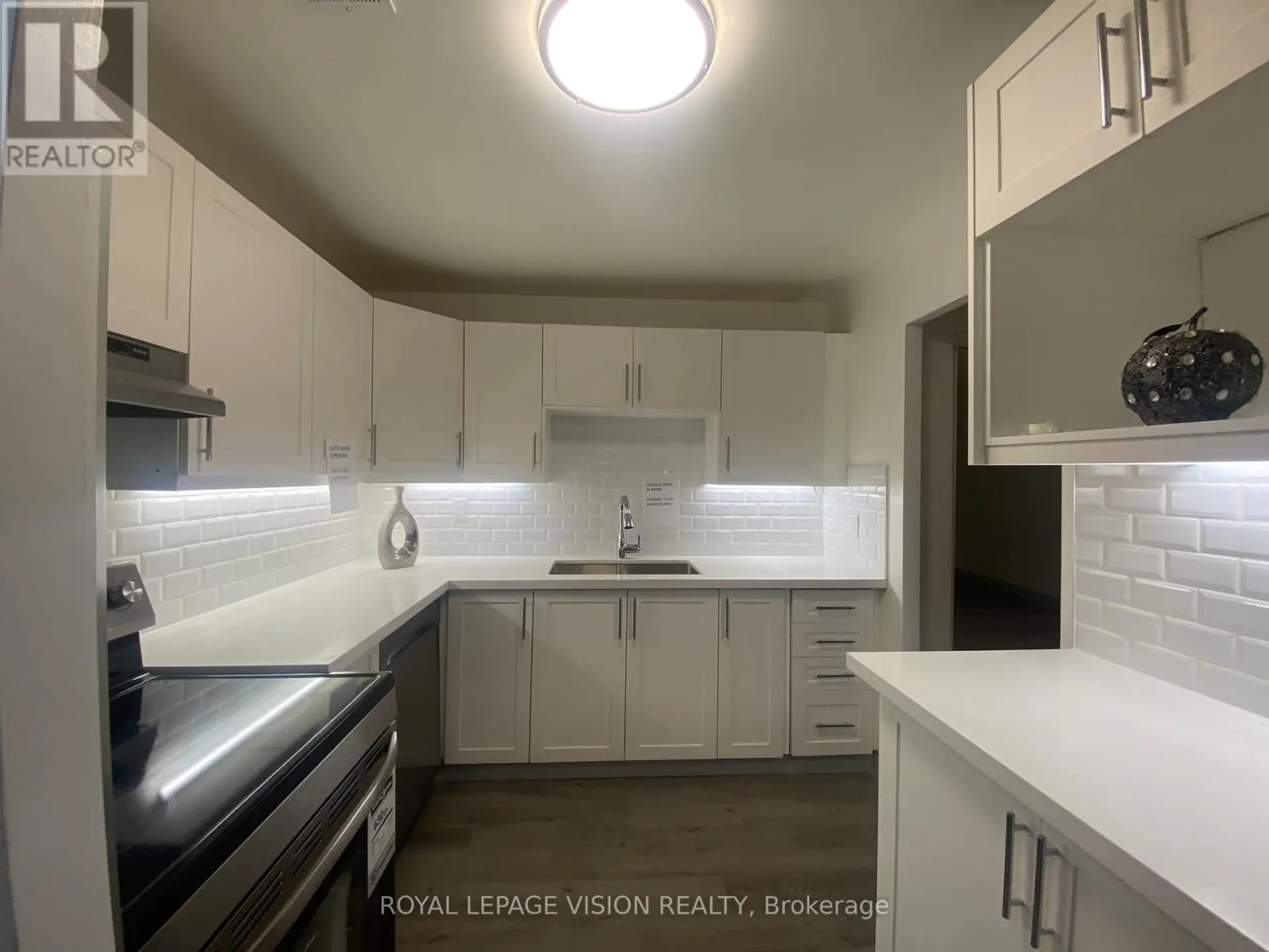 #205 895 KENNEDY ROAD - Image 3