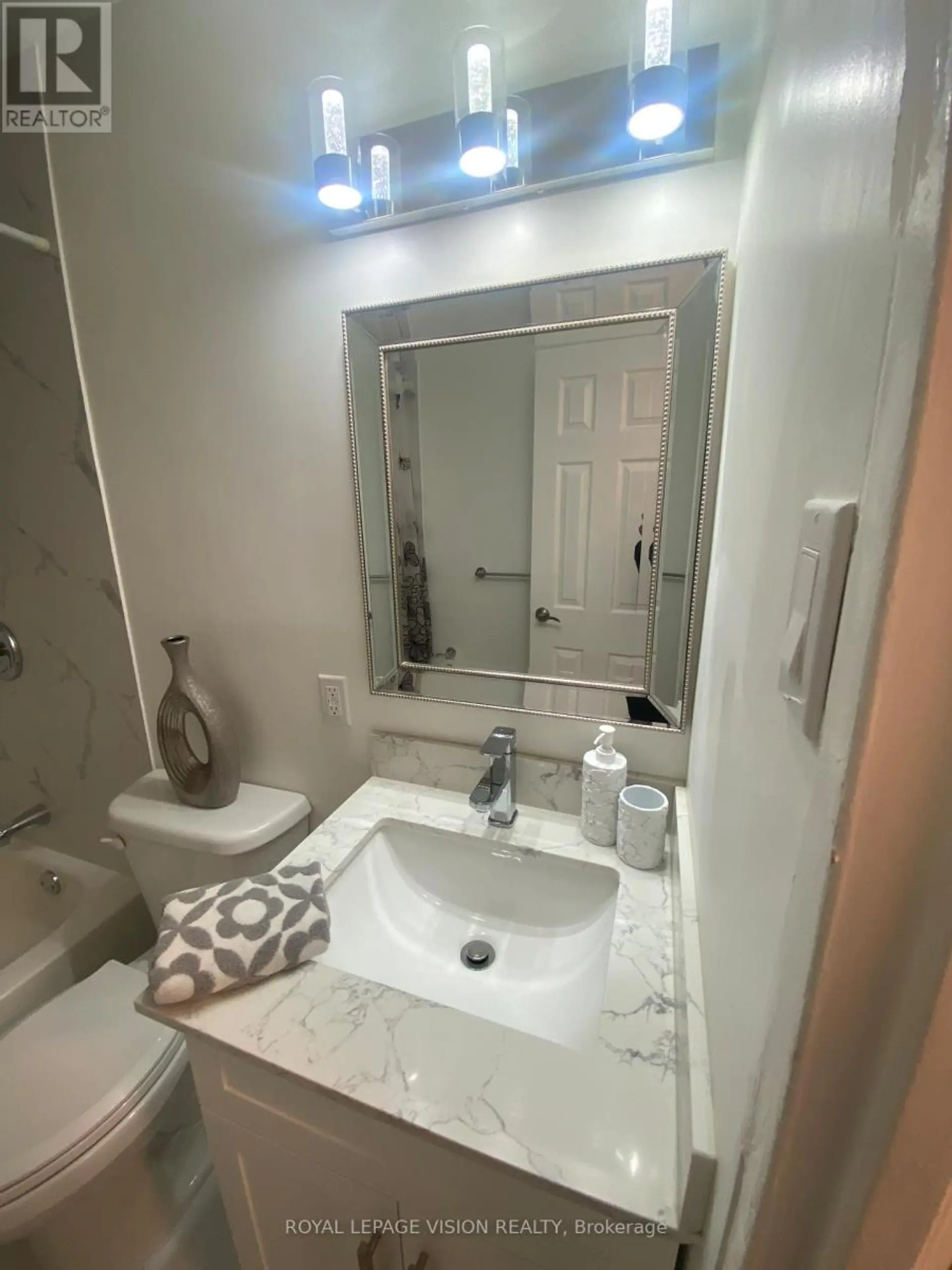 #205 895 KENNEDY ROAD - Image 14