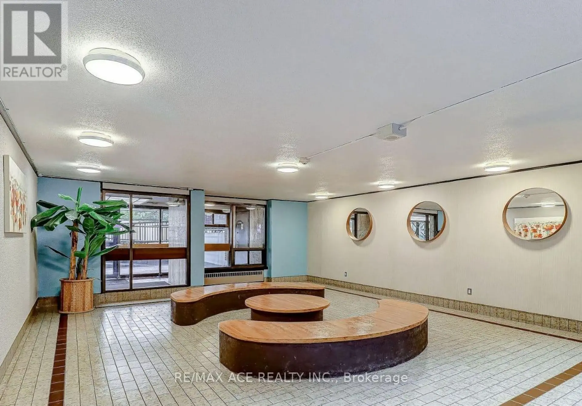 #906 3 MASSEY SQUARE - Image 3