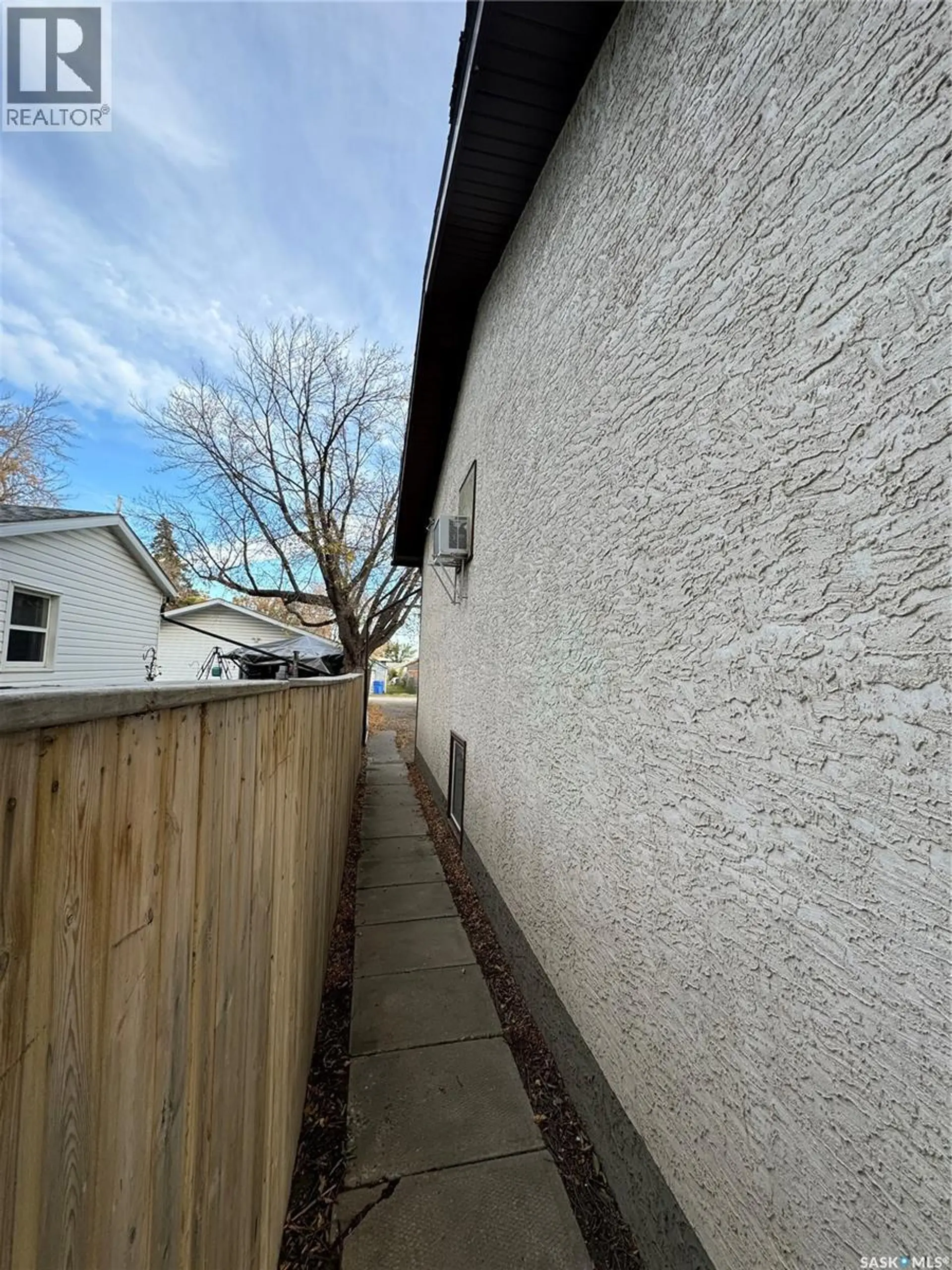 345 SCARTH STREET - Image 2