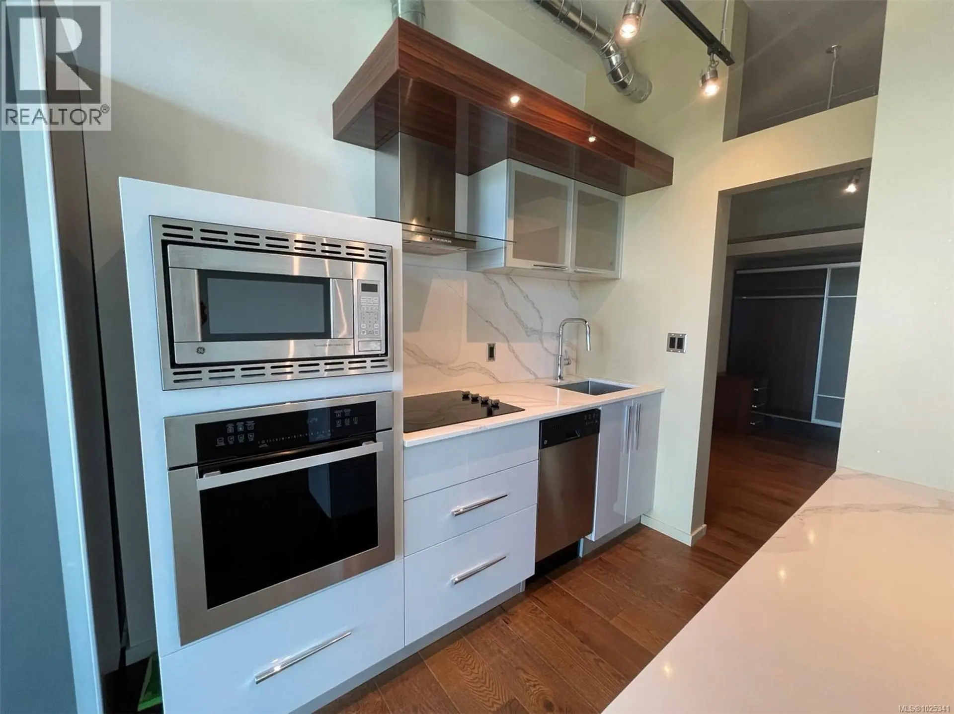 Property at #818 1029 VIEW ST, Victoria, BC