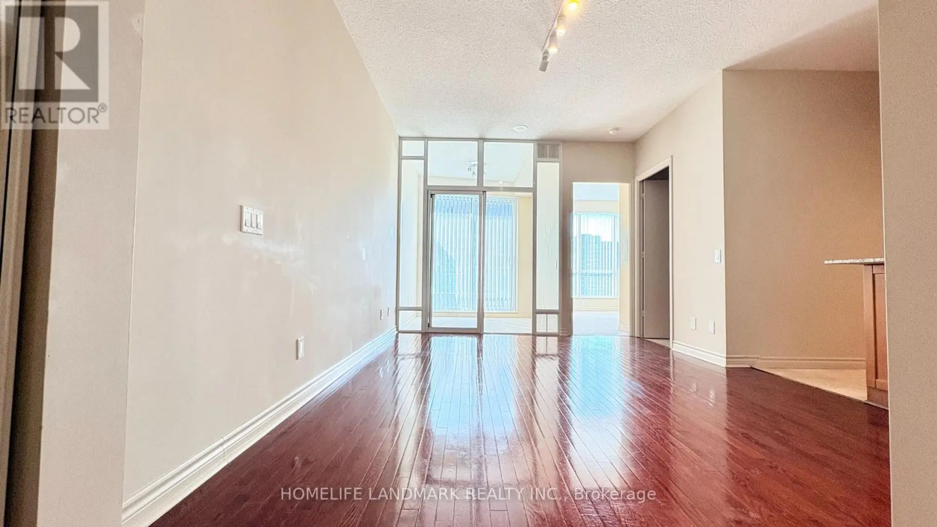 #1015 60 BYNG AVENUE - Image 2