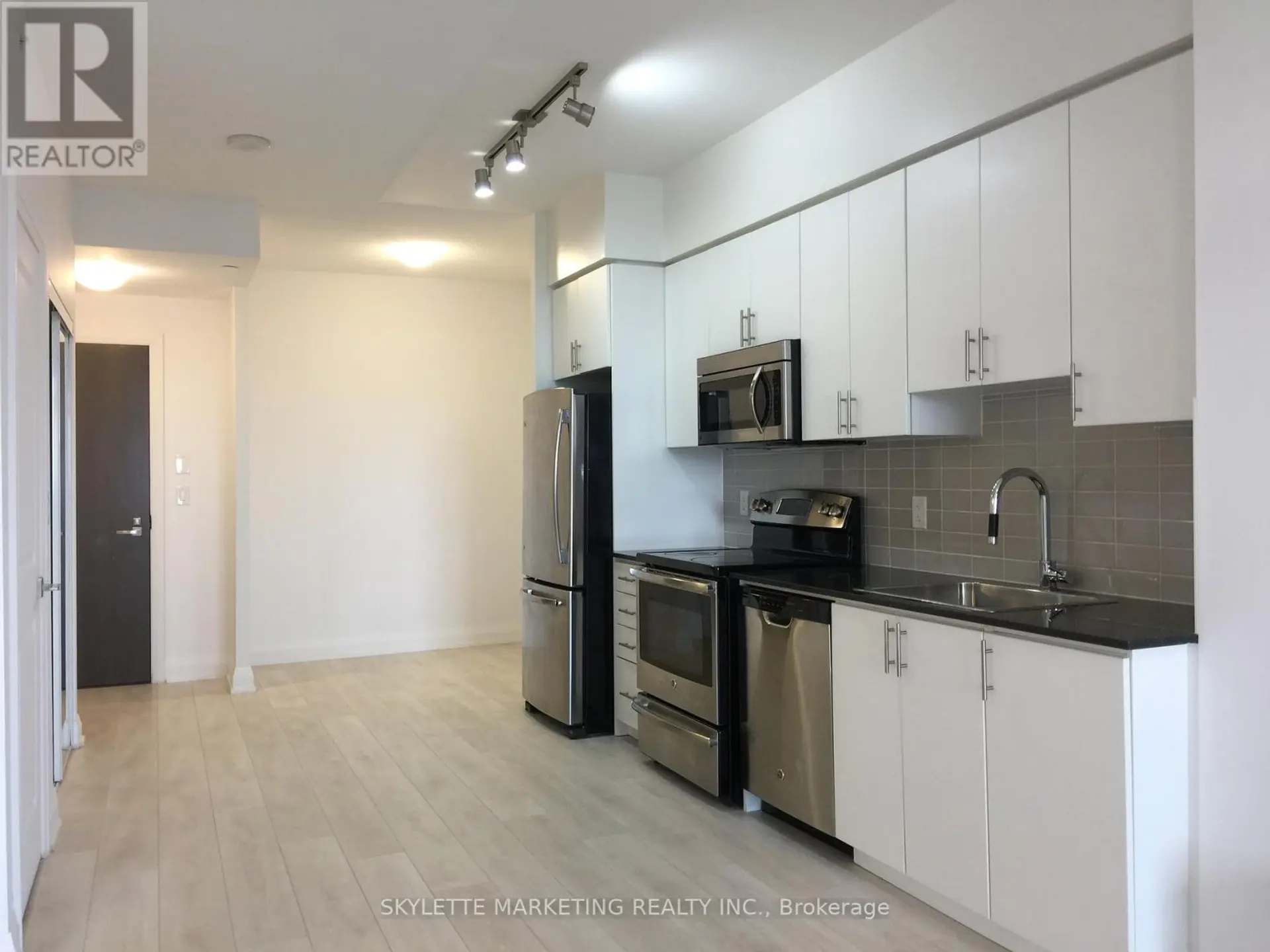 ##1427 7161 YONGE STREET - Image 4