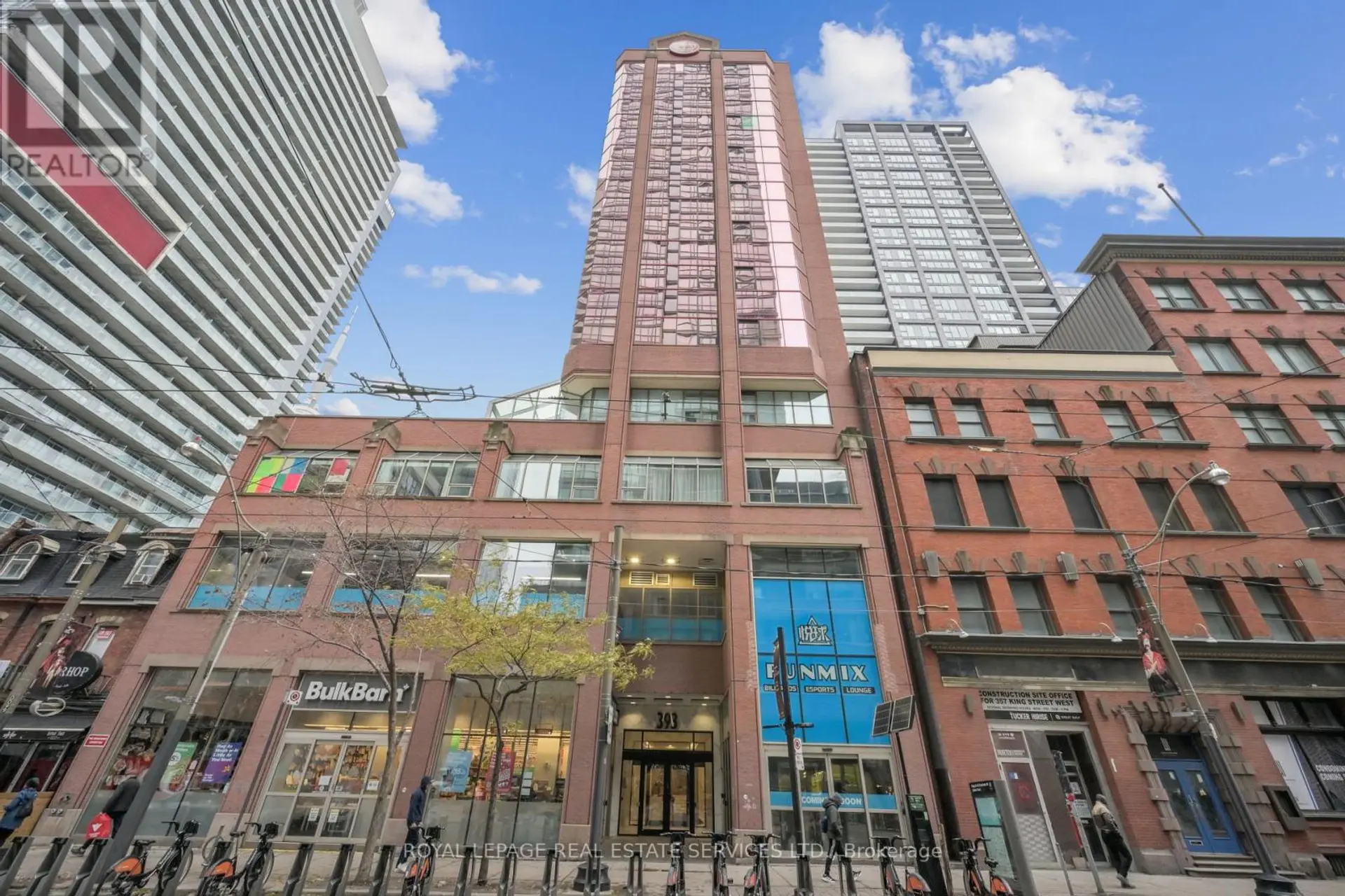 #904 393 KING STREET W - Image 1