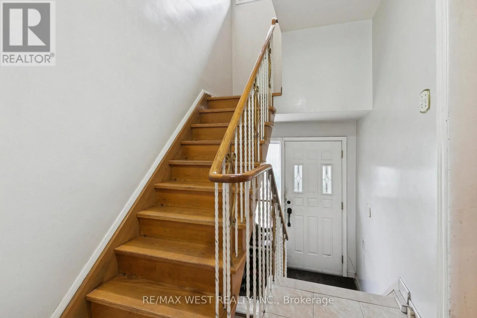 562 ALLIANCE AVENUE - Image 5
