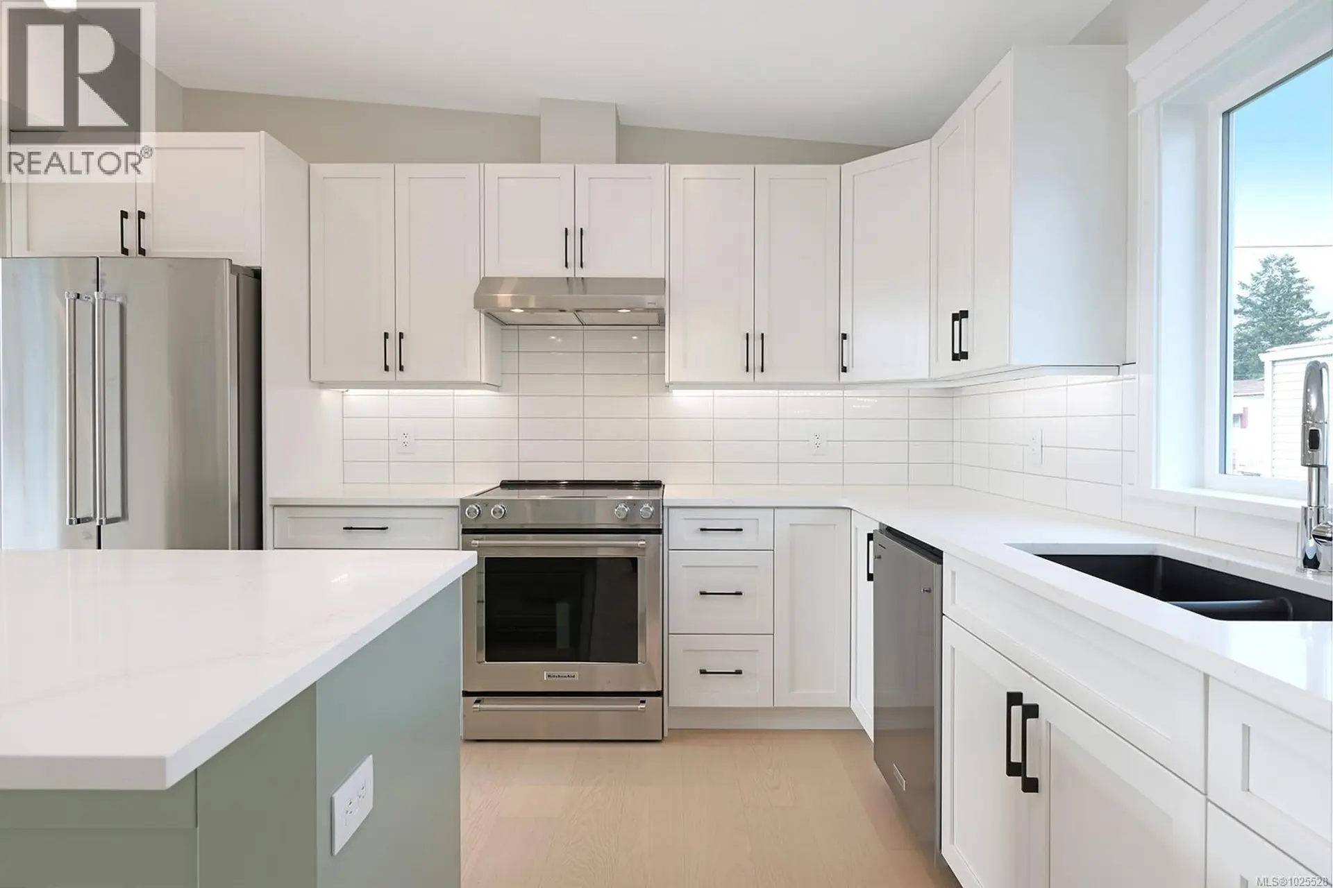 Property at #16 1240 WILKINSON RD, Comox, BC