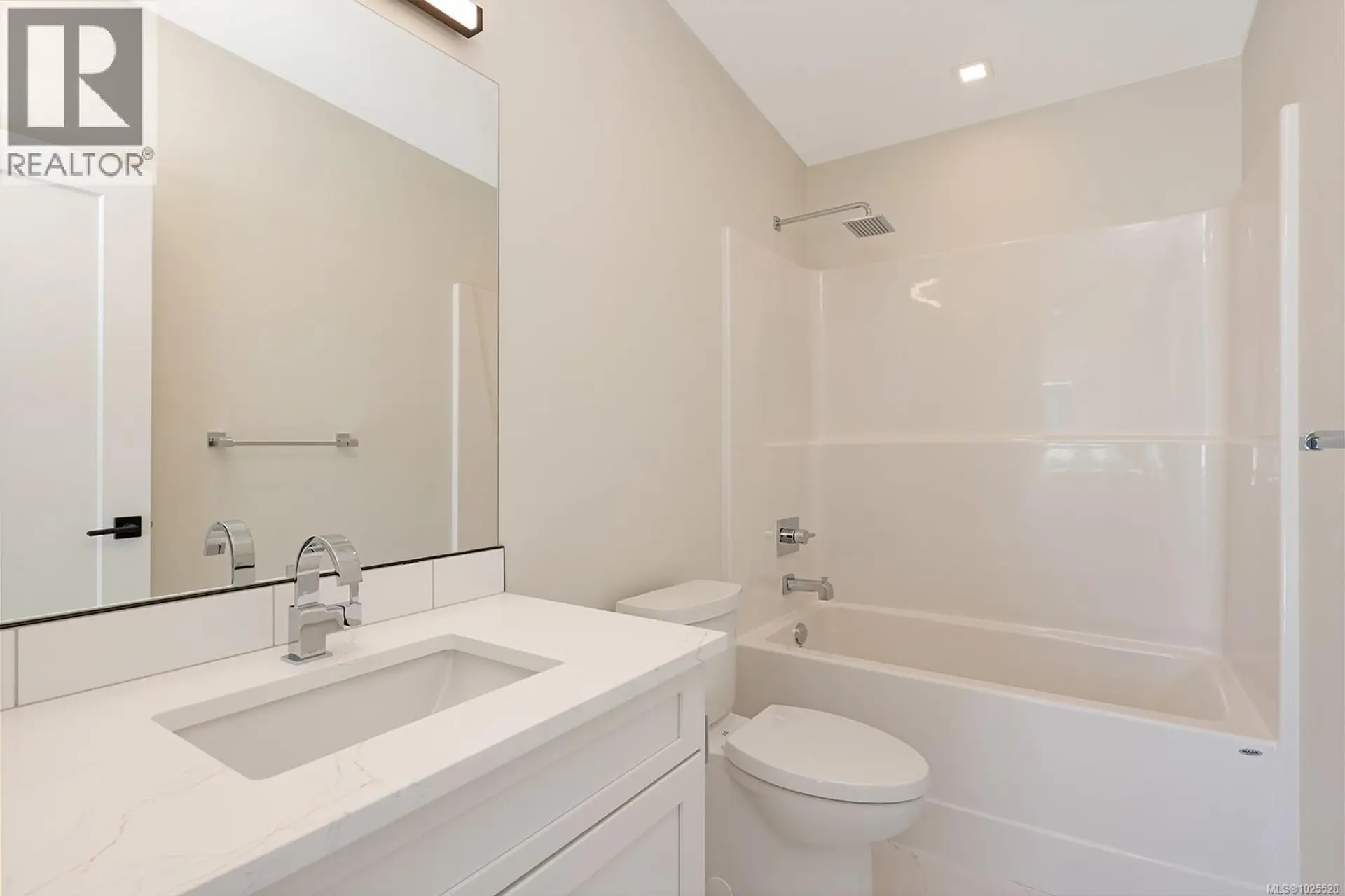 Property at #16 1240 WILKINSON RD, Comox, BC