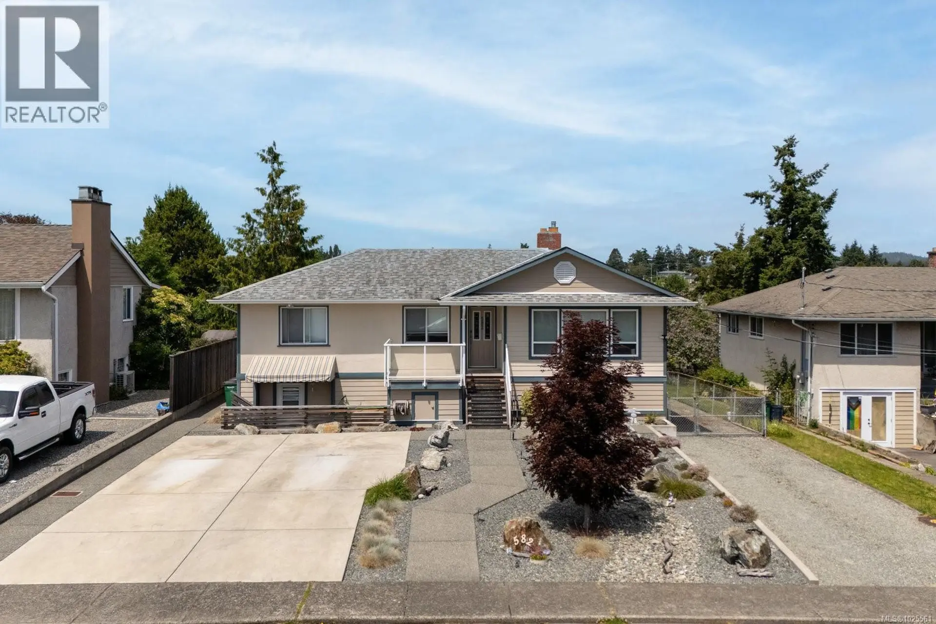 Property at 582 Baxter Ave, Saanich, BC