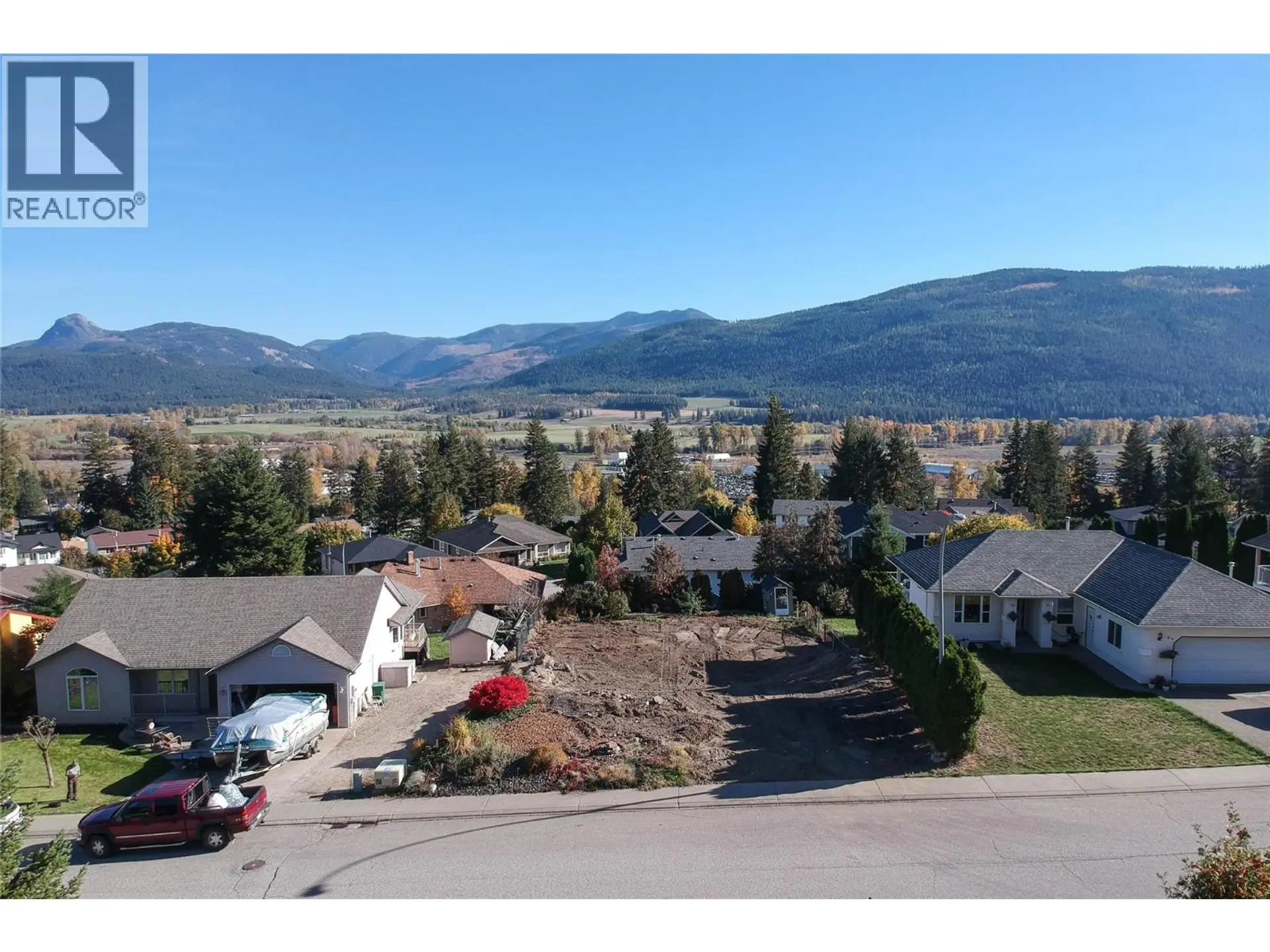 Property at 2023 MOUNTAIN VIEW AVENUE, Lumby, BC