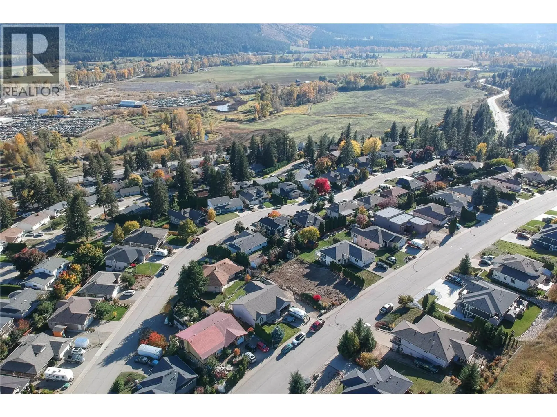 Property at 2023 MOUNTAIN VIEW AVENUE, Lumby, BC