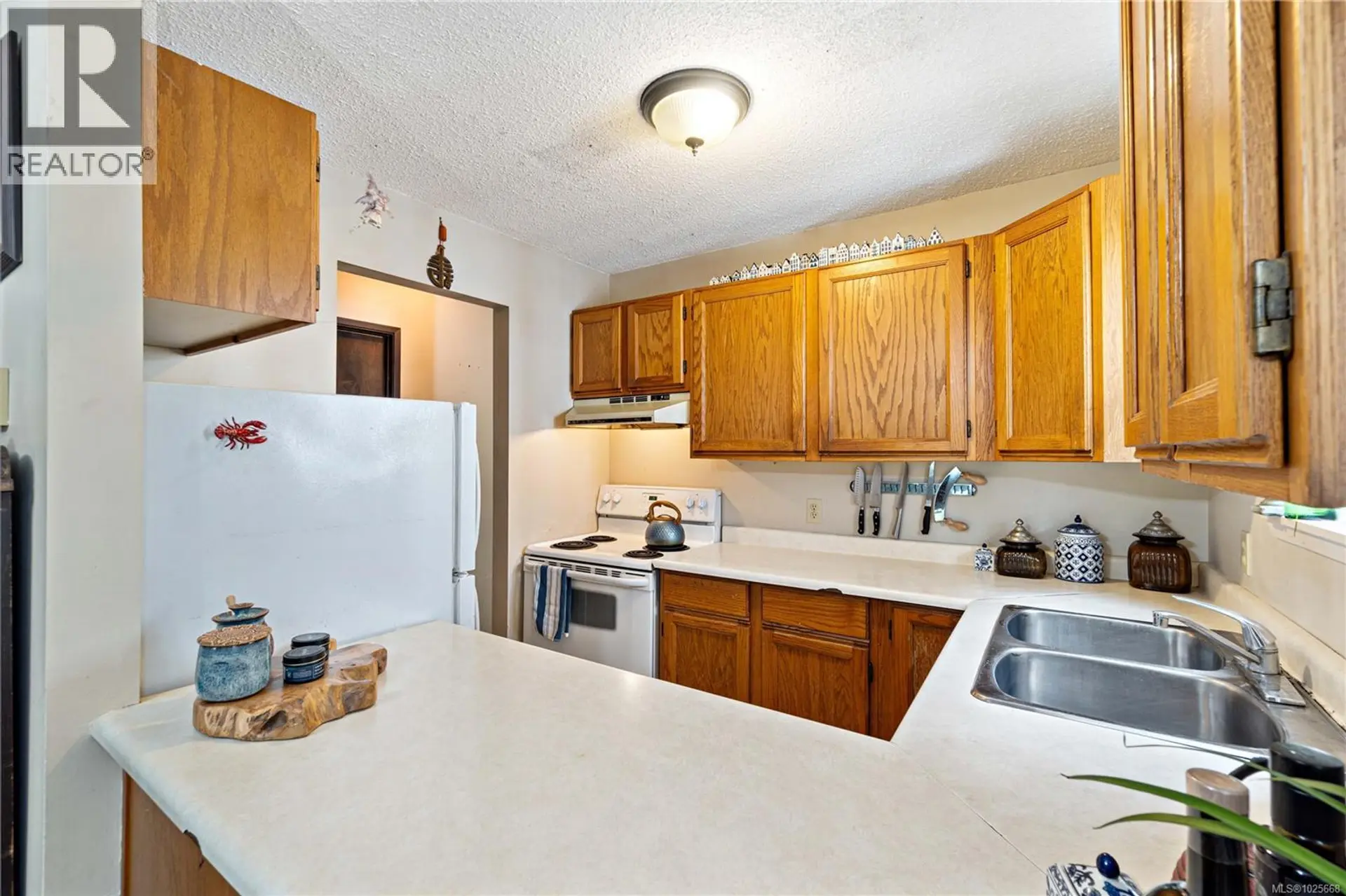 Property at #16 211 BUTTERTUBS PL, Nanaimo, BC