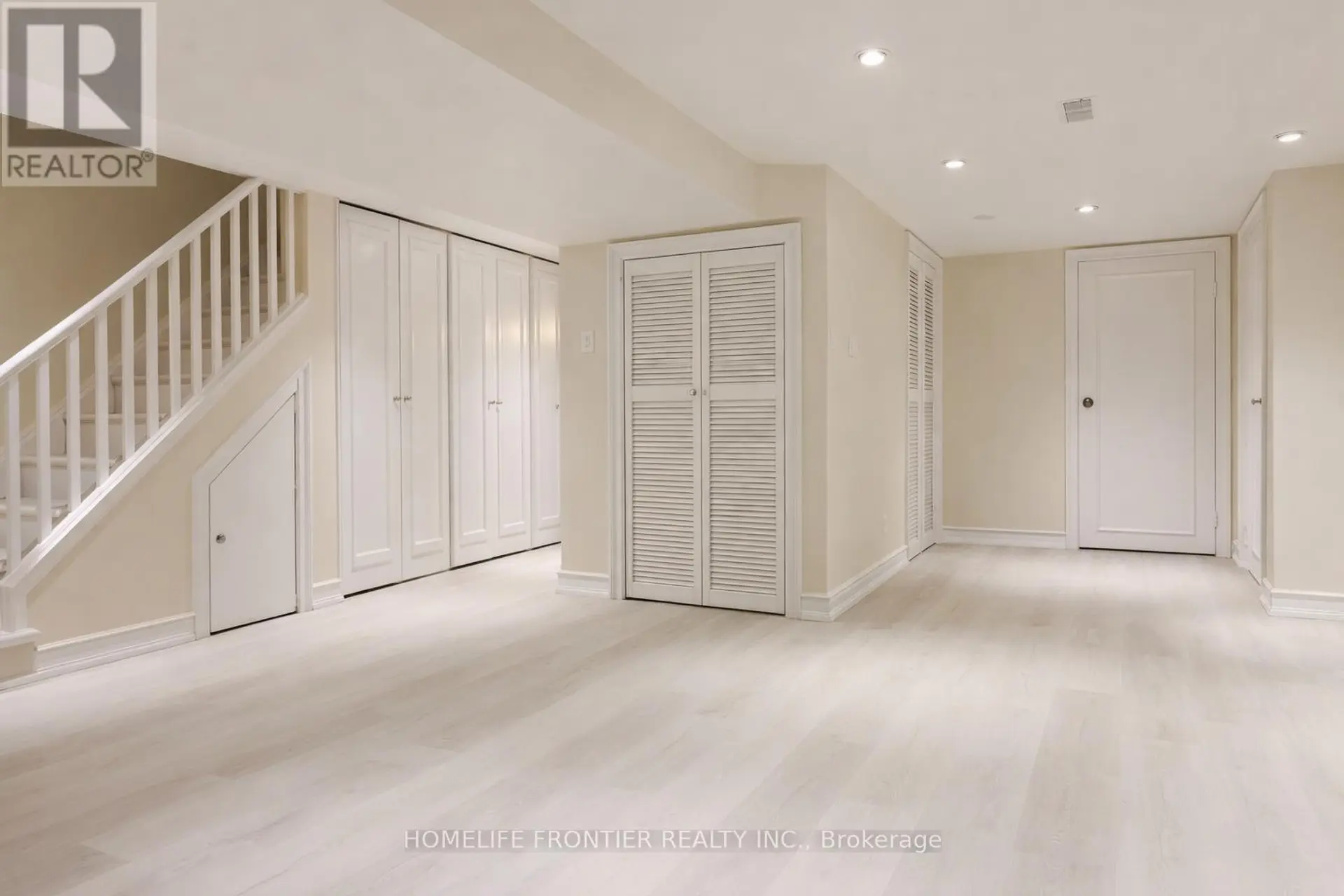38 HENDERSON AVENUE - Image 17