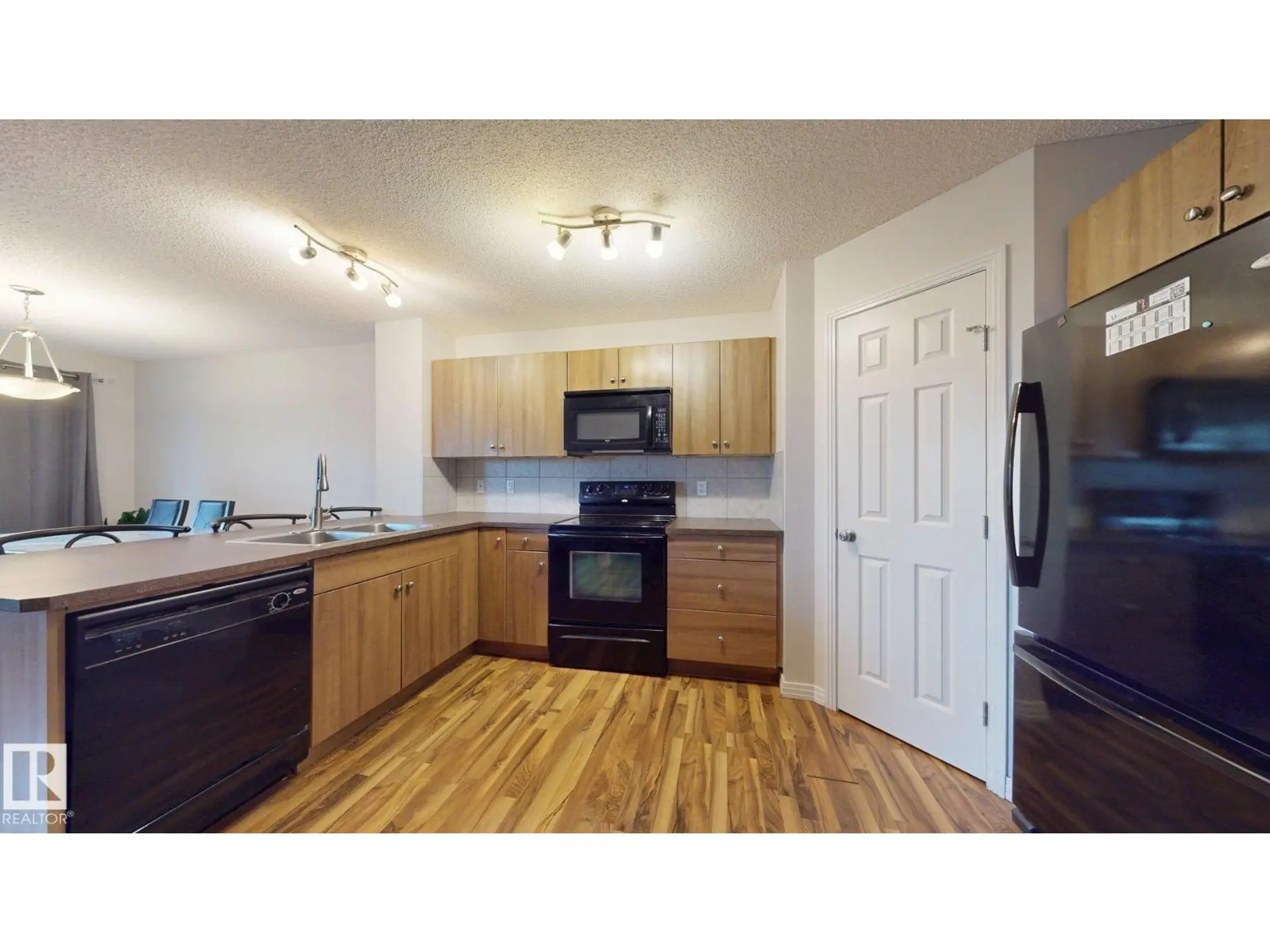 1030 177A ST SW - Image 5