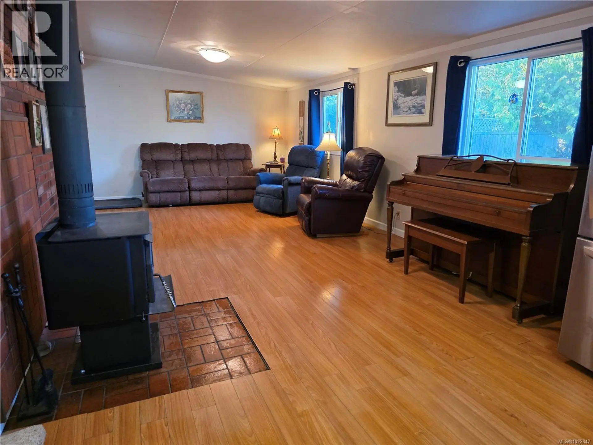 Property at 2114 MCKENZIE AVE, Comox, BC