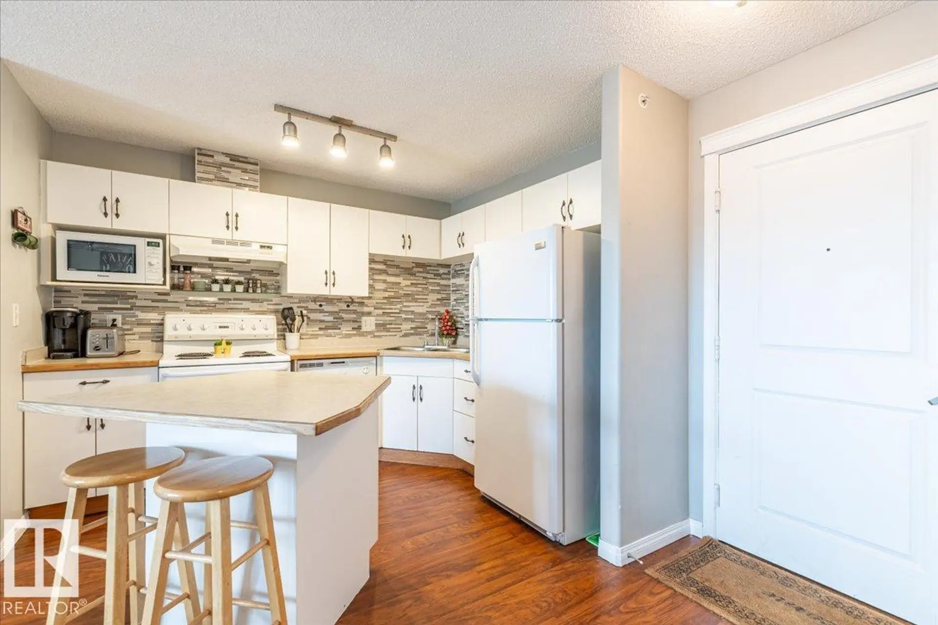 #523 10535 122 ST NW NW - Image 18