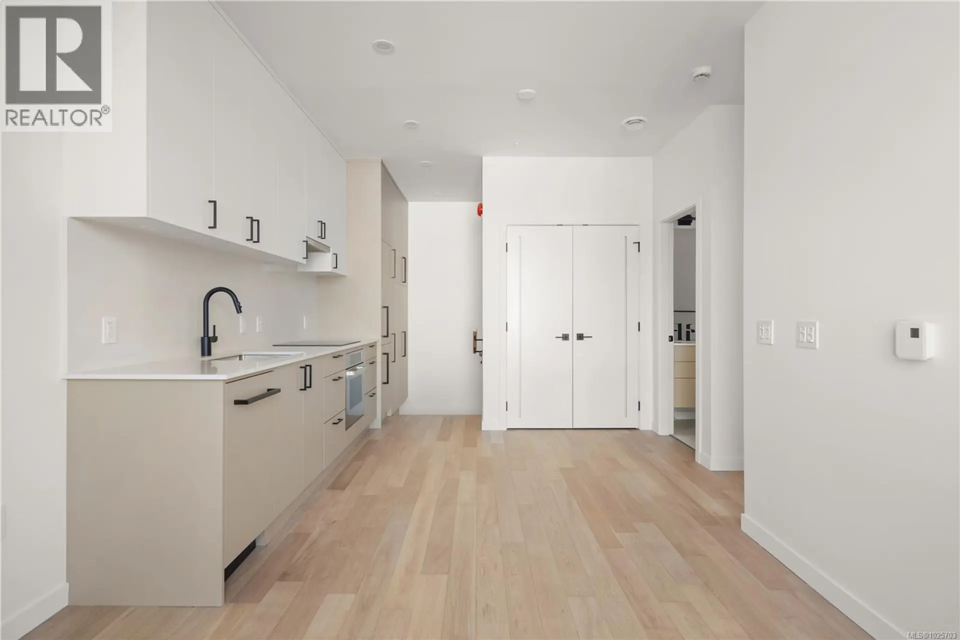 Property at #9 907 REDFERN ST W, Victoria, BC