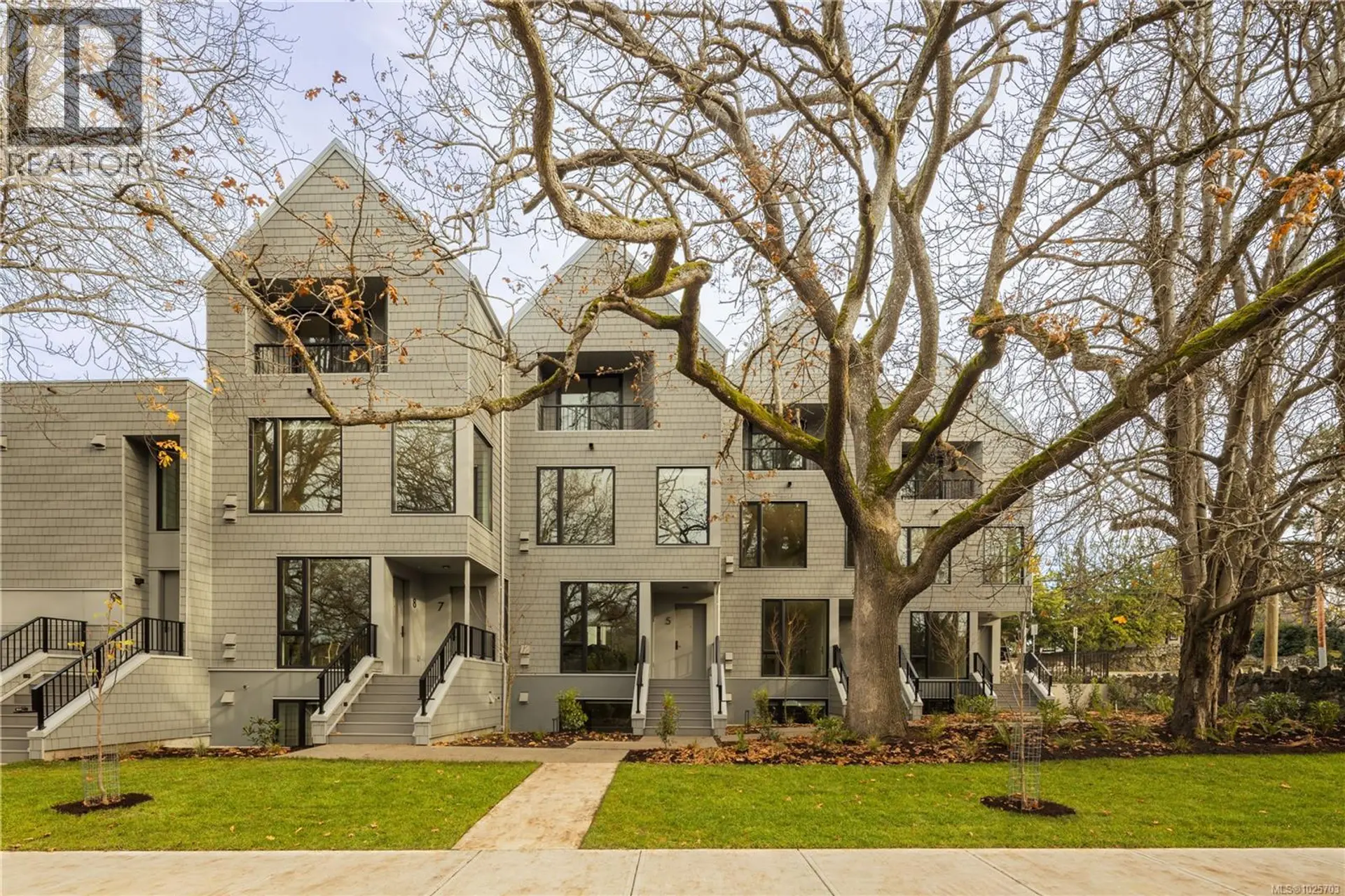 Property at #9 907 REDFERN ST W, Victoria, BC