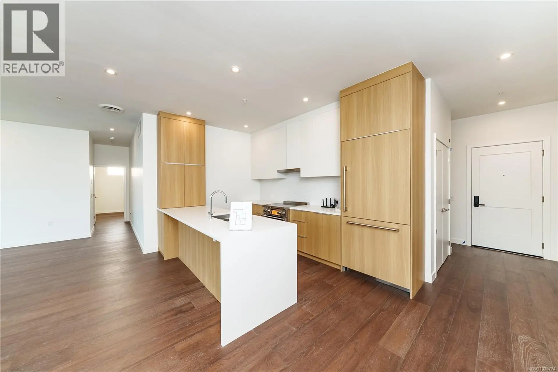 Property at #206 9570 FIFTH ST, Sidney, BC