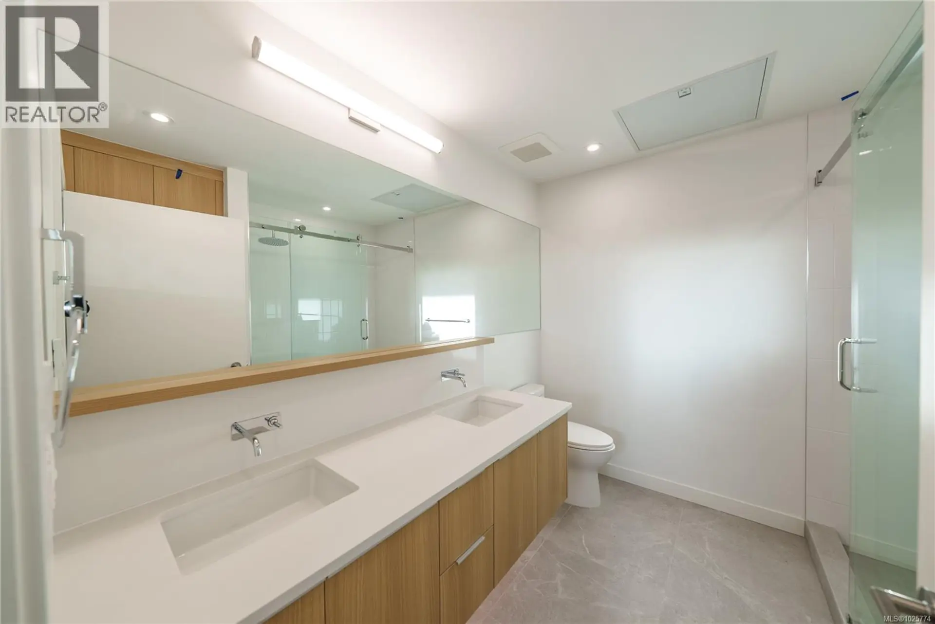 Property at #206 9570 FIFTH ST, Sidney, BC