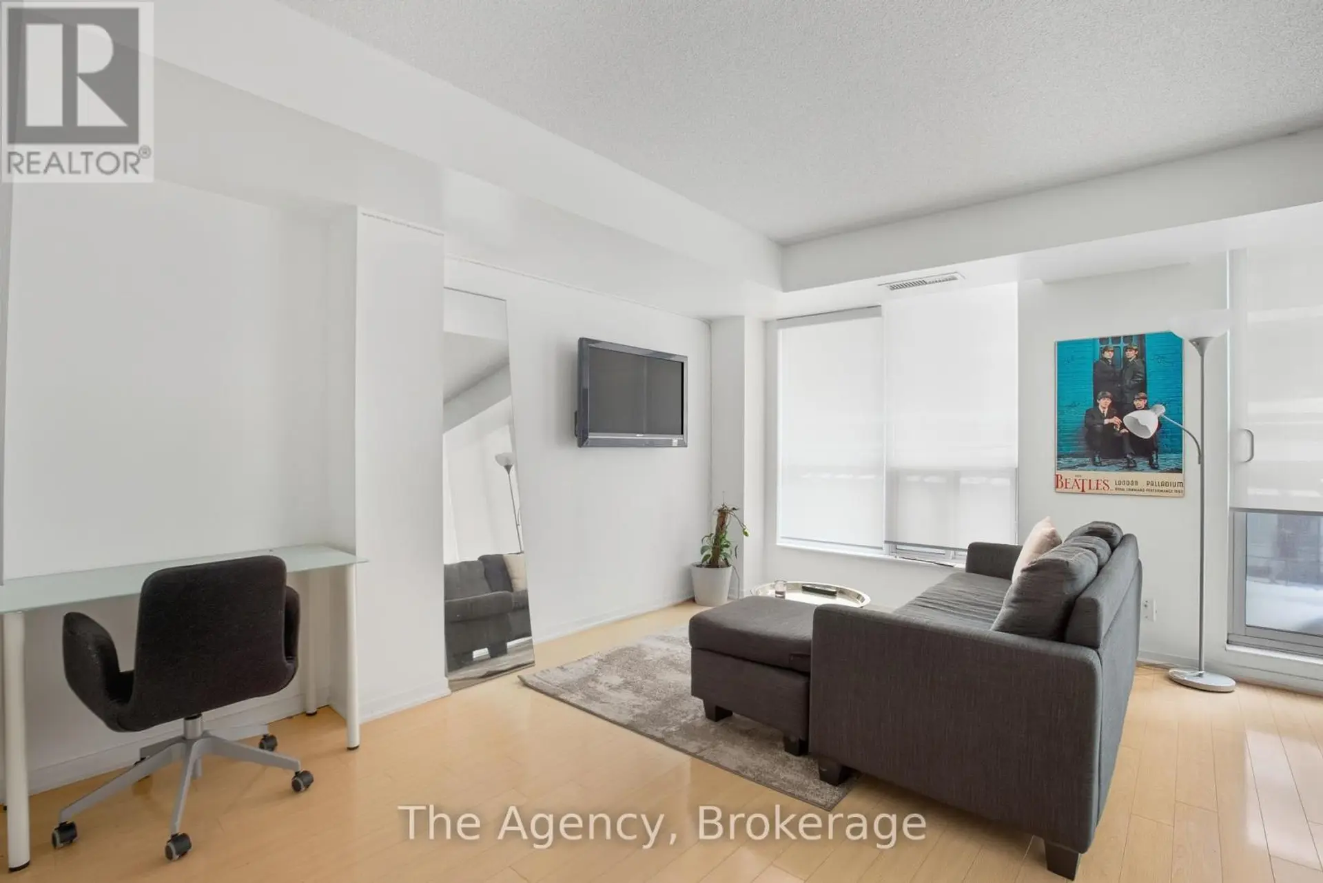 #210 76 SHUTER STREET - Image 3