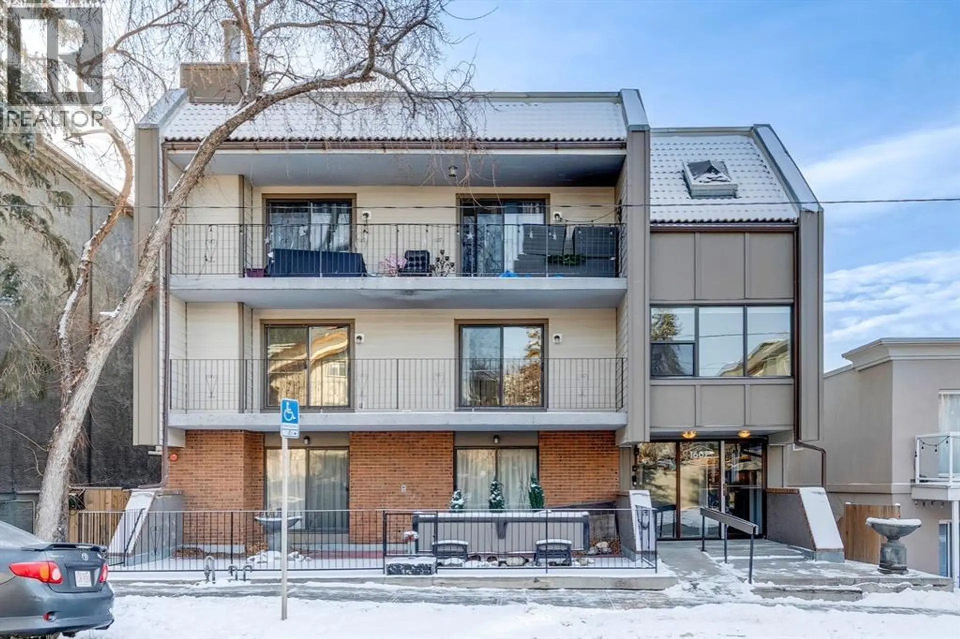 #6 1607 26 AVENUE SW - Image 1