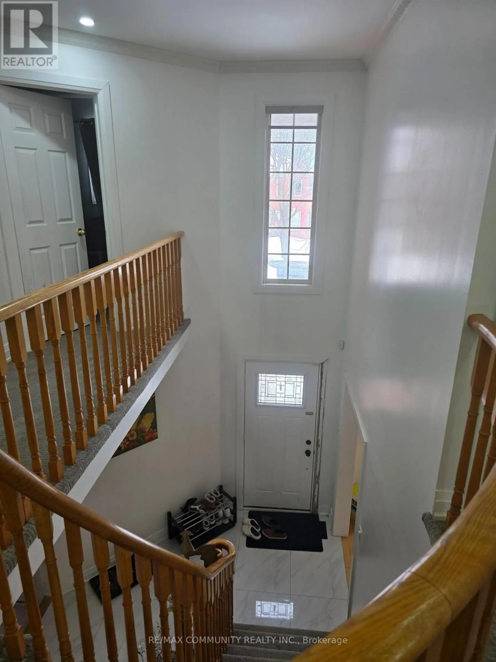 8 CARMICHAEL DRIVE N - Image 4