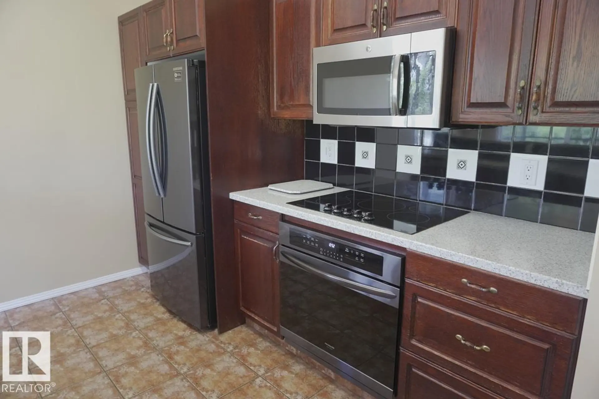 #434 10023 110 ST NW - Image 2