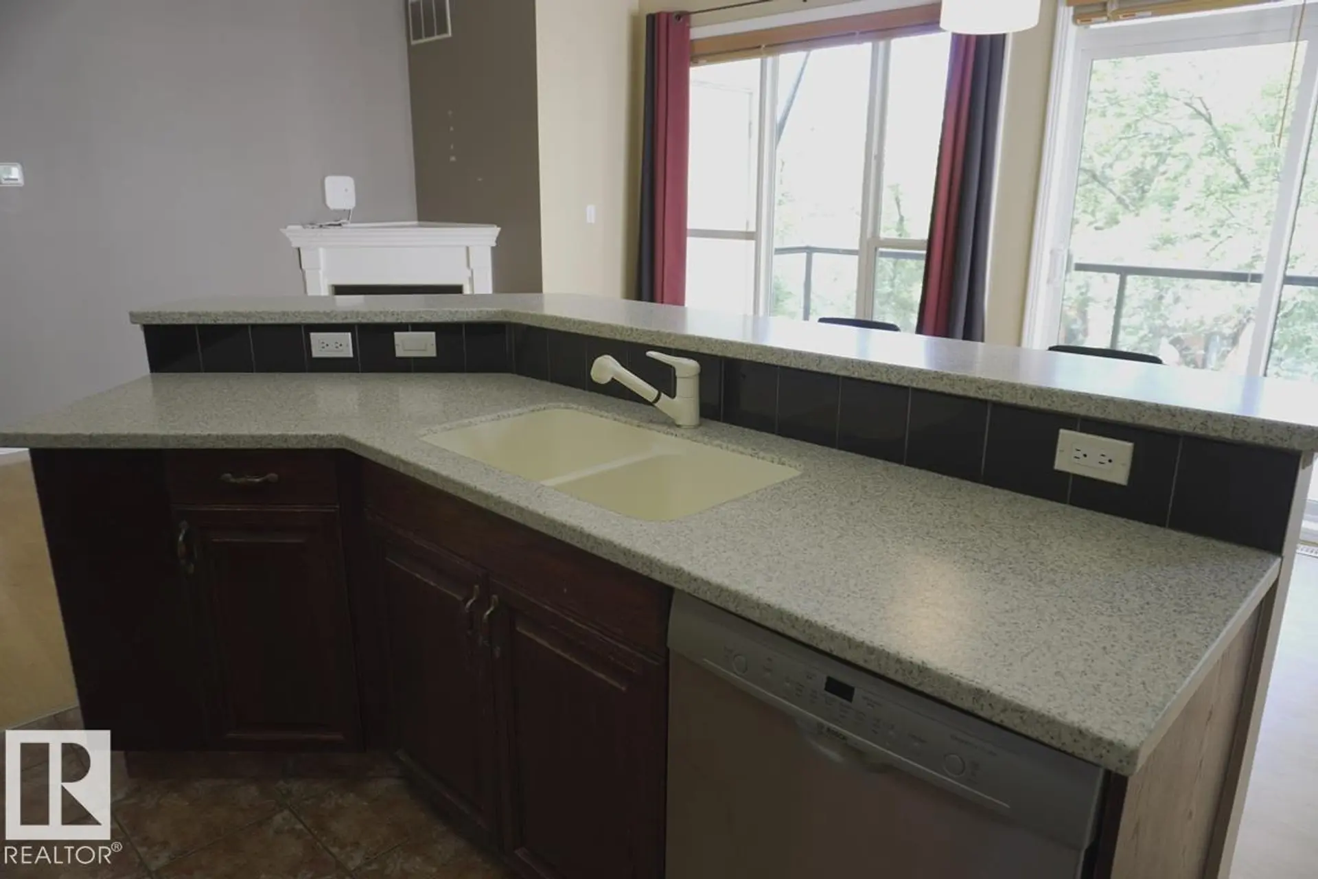 #434 10023 110 ST NW - Image 4