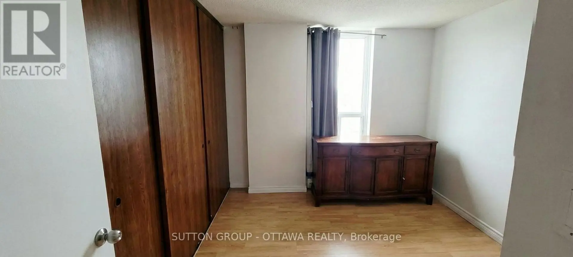 #516 2000 JASMINE CRESCENT - Image 4