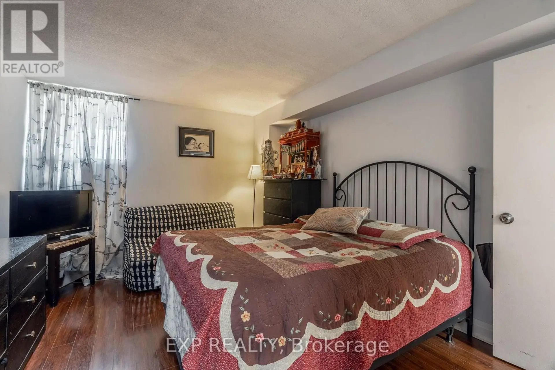 #714 45 SUNRISE AVENUE - Image 11