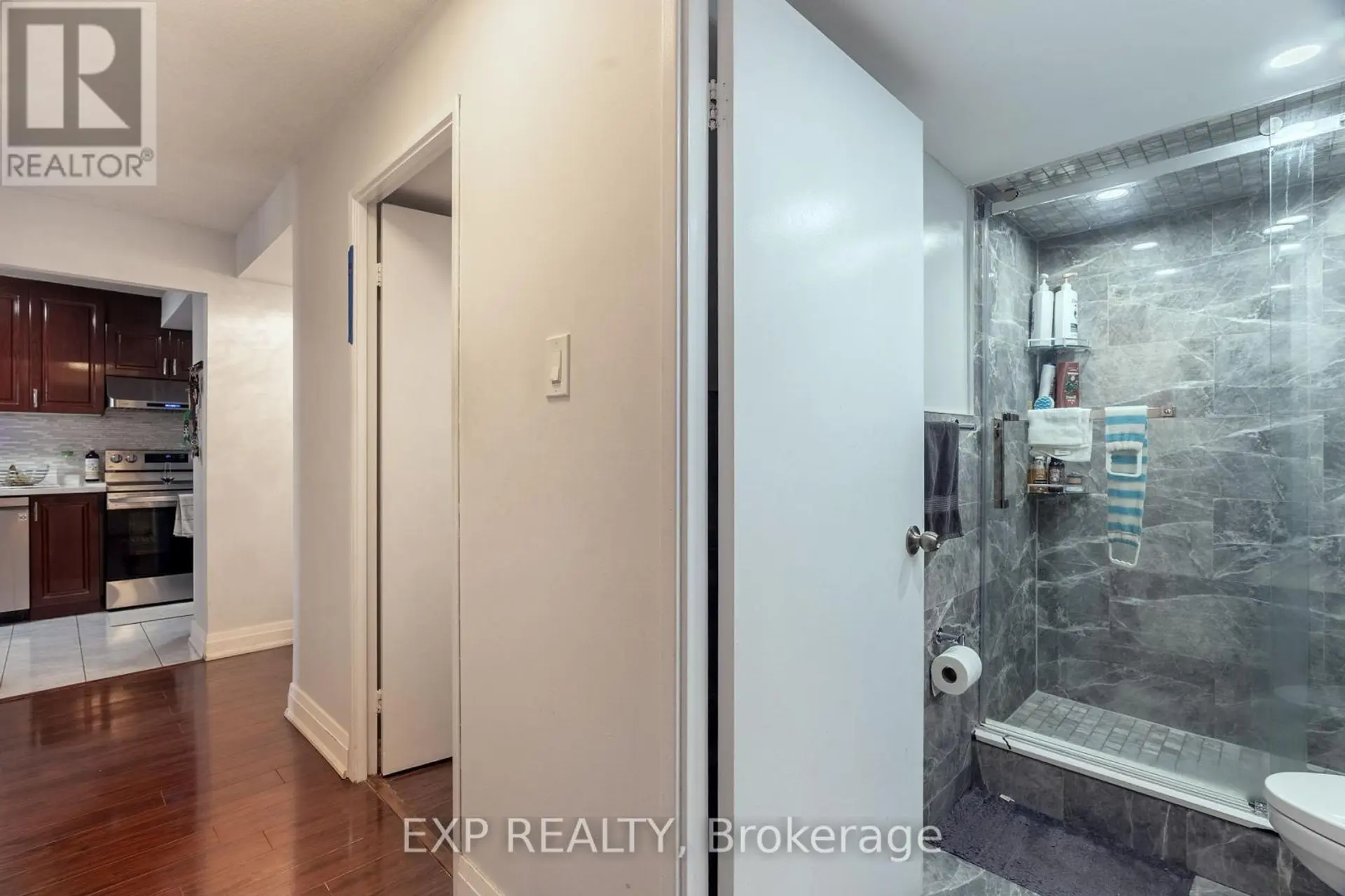 #714 45 SUNRISE AVENUE - Image 9