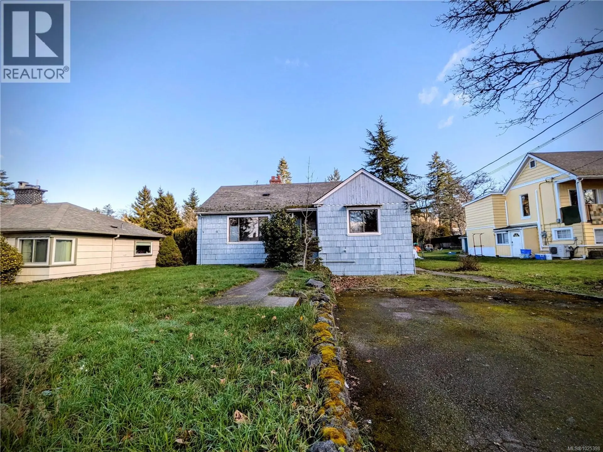 Property at 3661 CRAIGMILLAR AVE, Saanich, BC