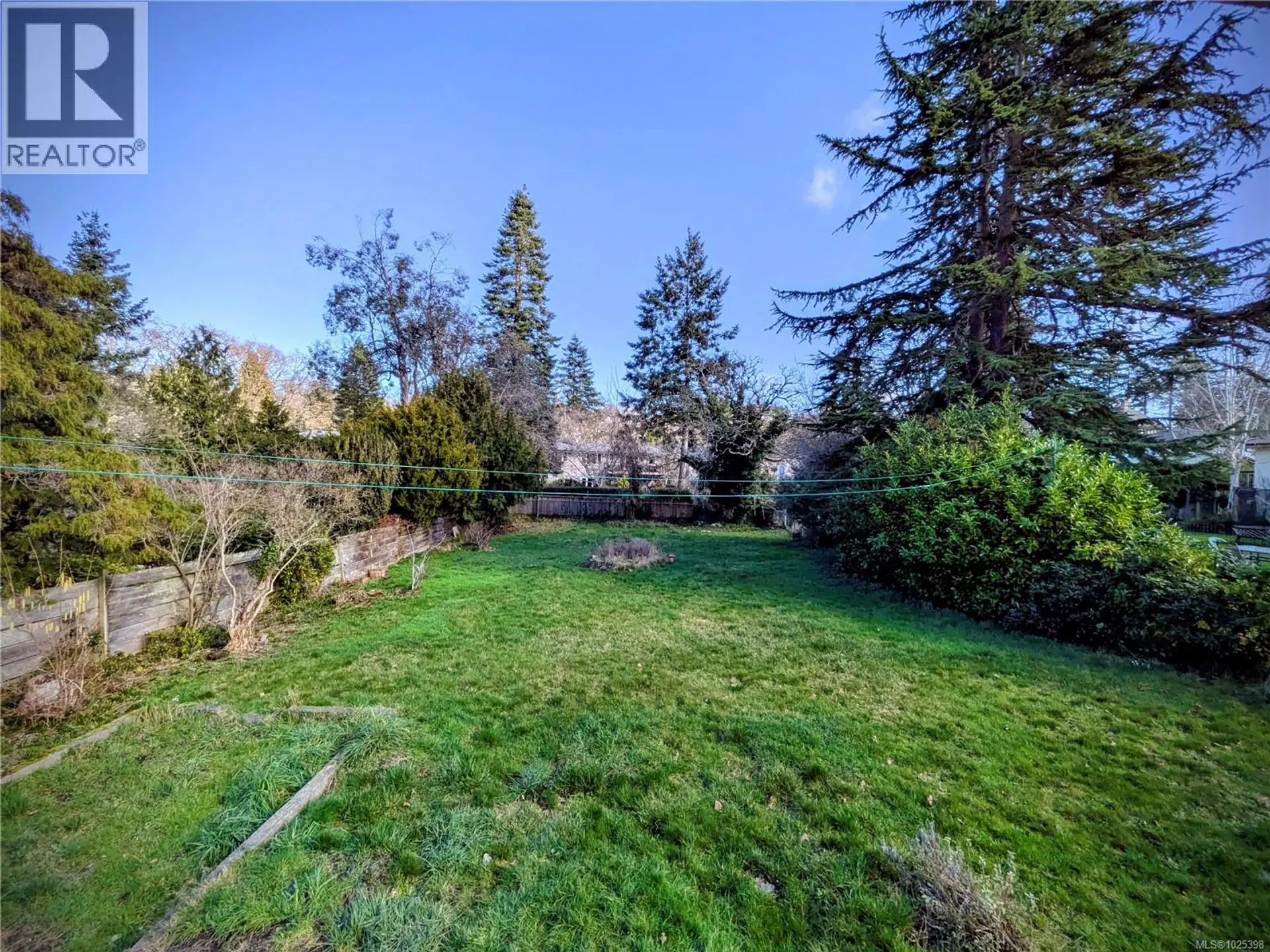 Property at 3661 CRAIGMILLAR AVE, Saanich, BC
