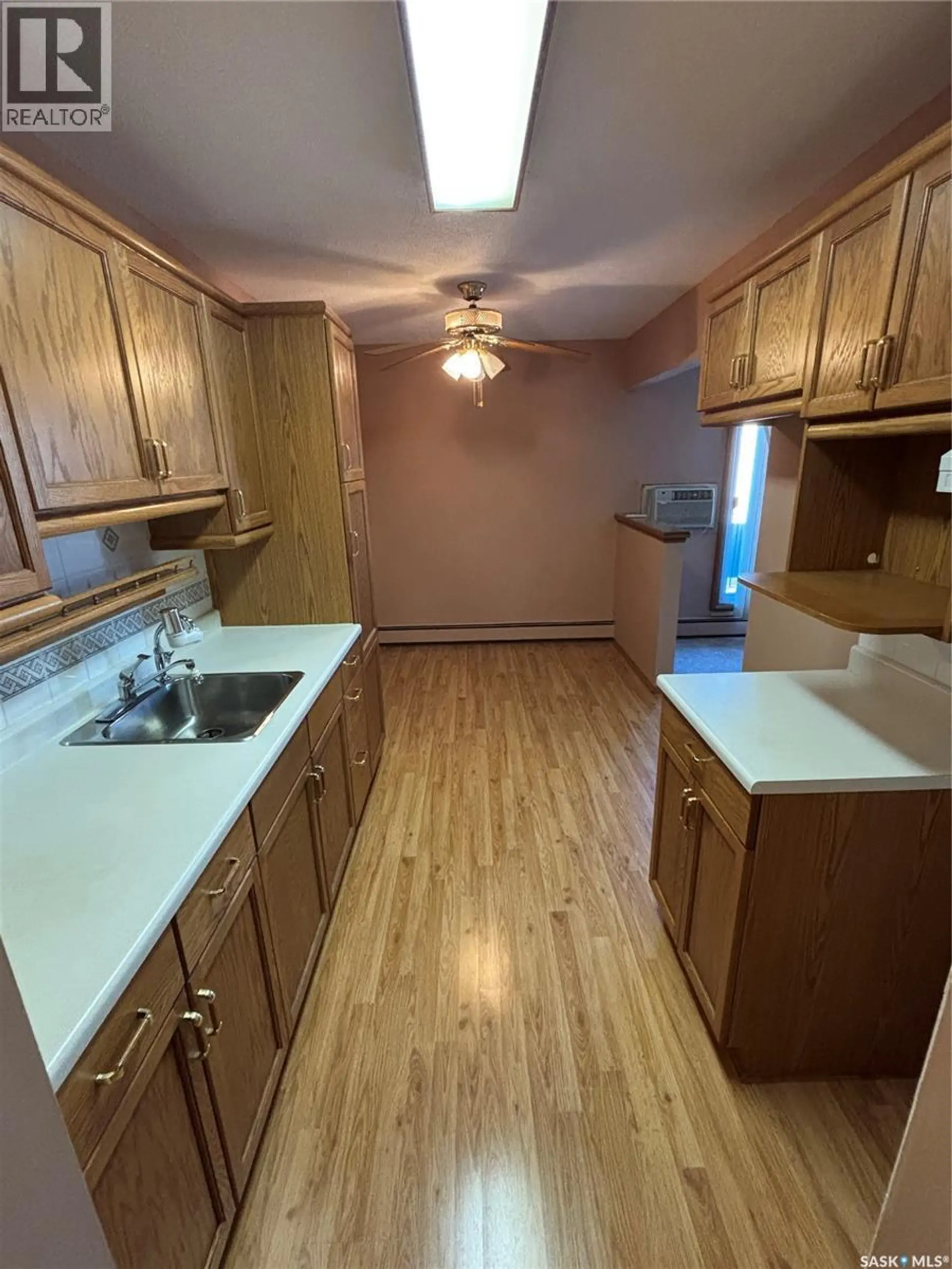 #31 26 Shaw STREET - Image 4
