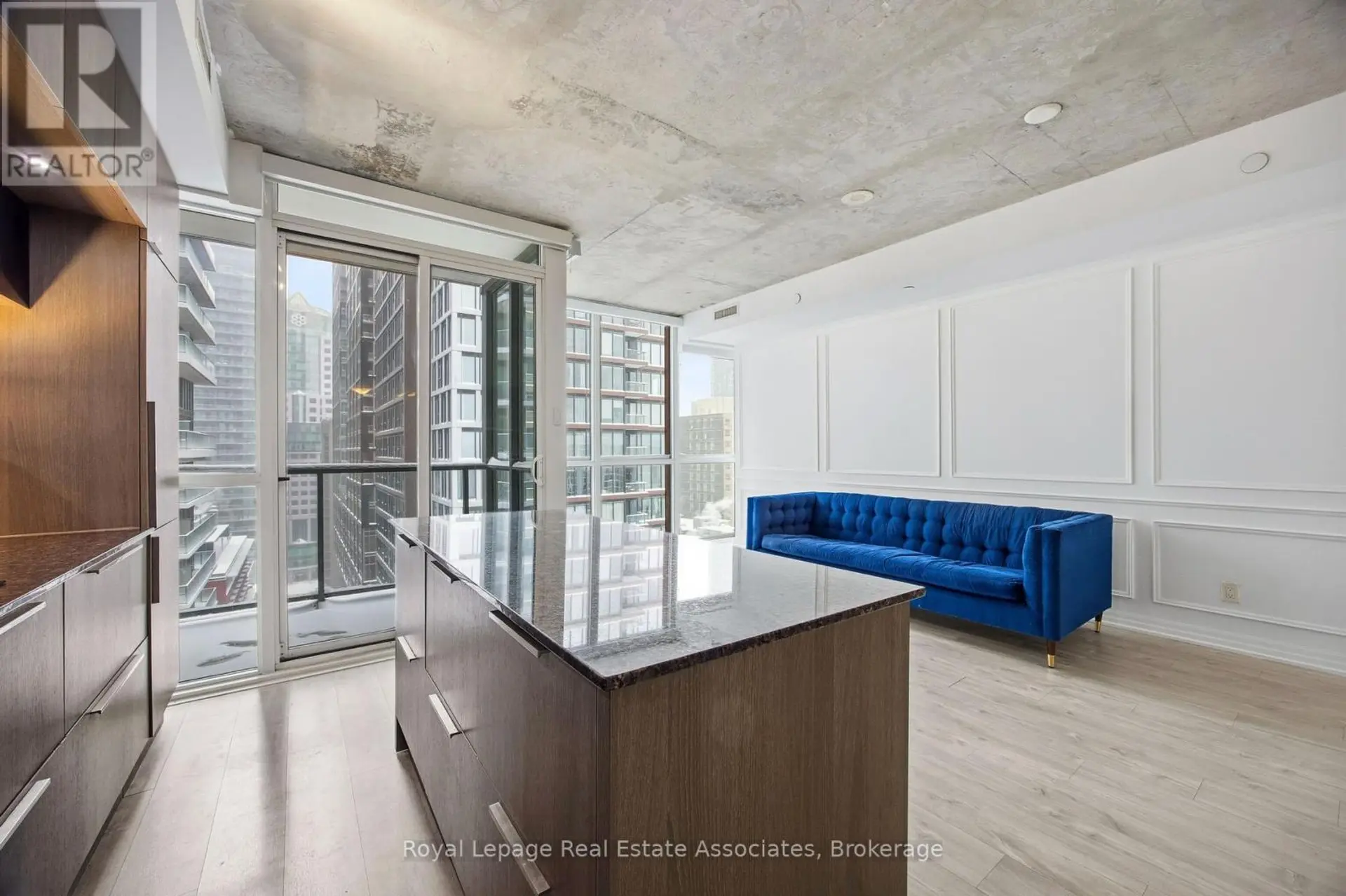 #1604 88 BLUE JAYS WAY - Image 5
