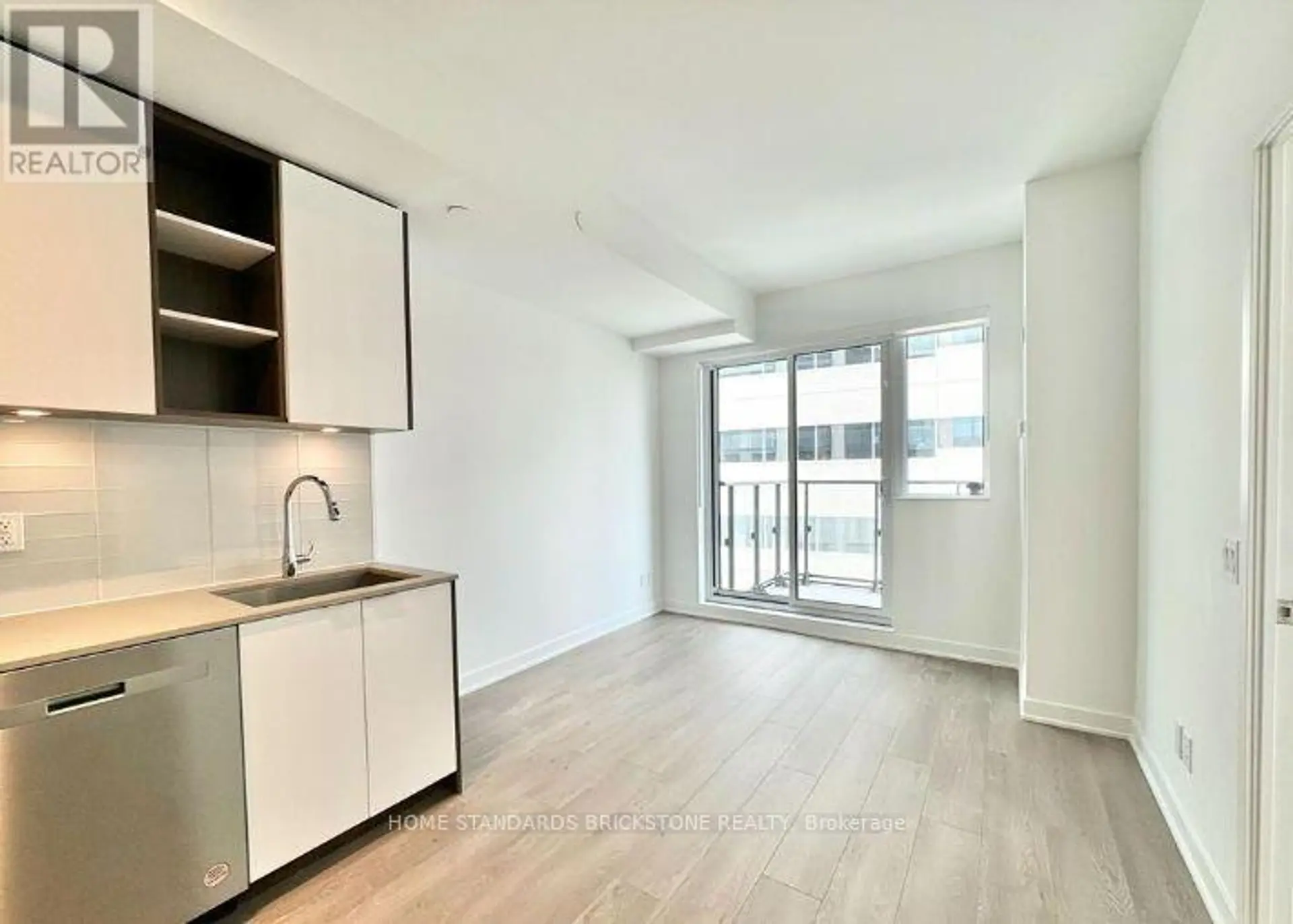 #933 543 RICHMOND STREET W - Image 2