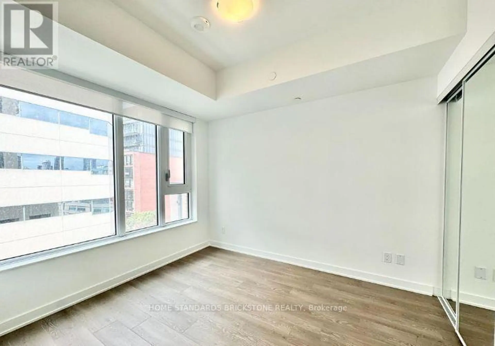 #933 543 RICHMOND STREET W - Image 3